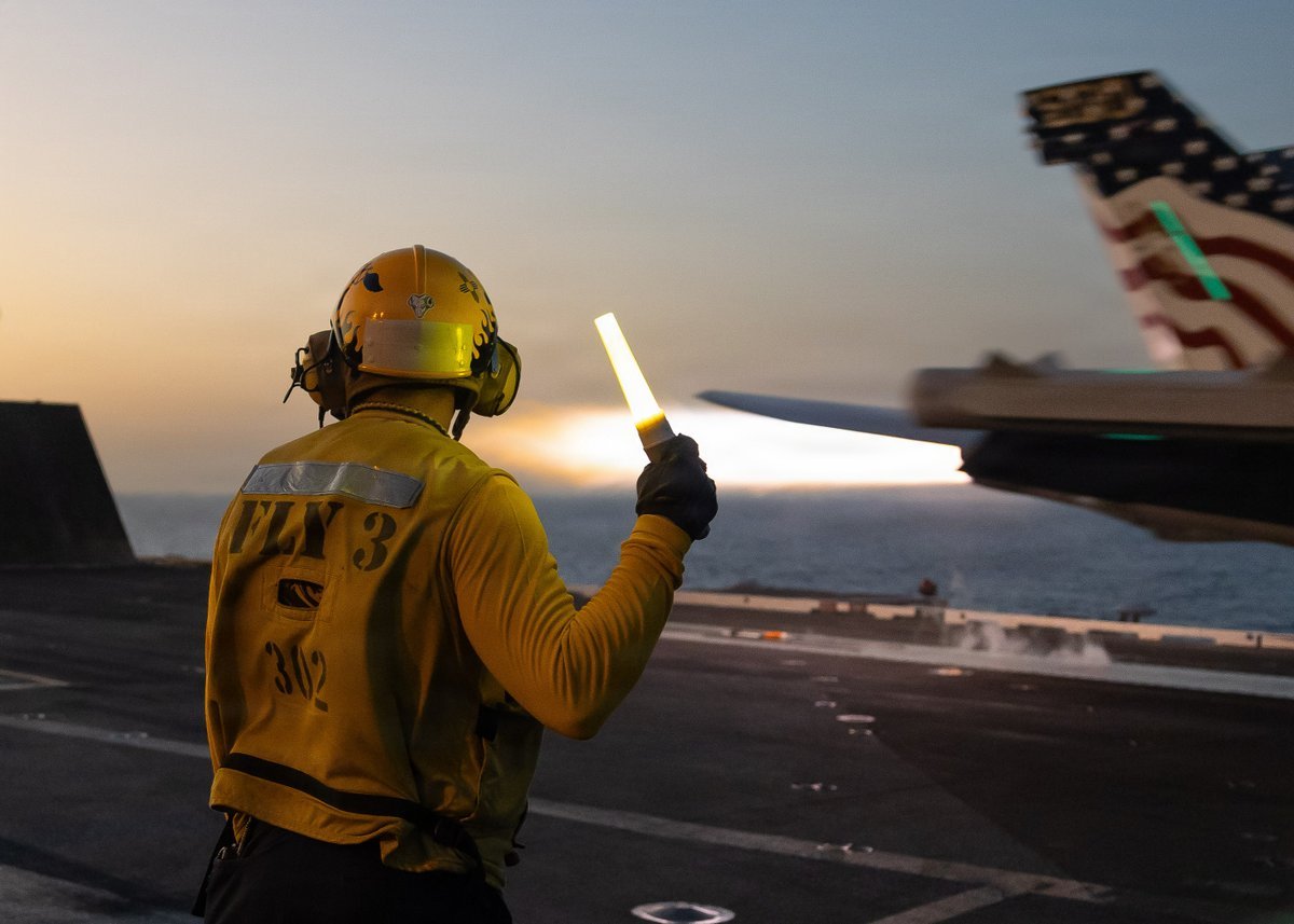 Tripulante de un portaaviones de EEUU