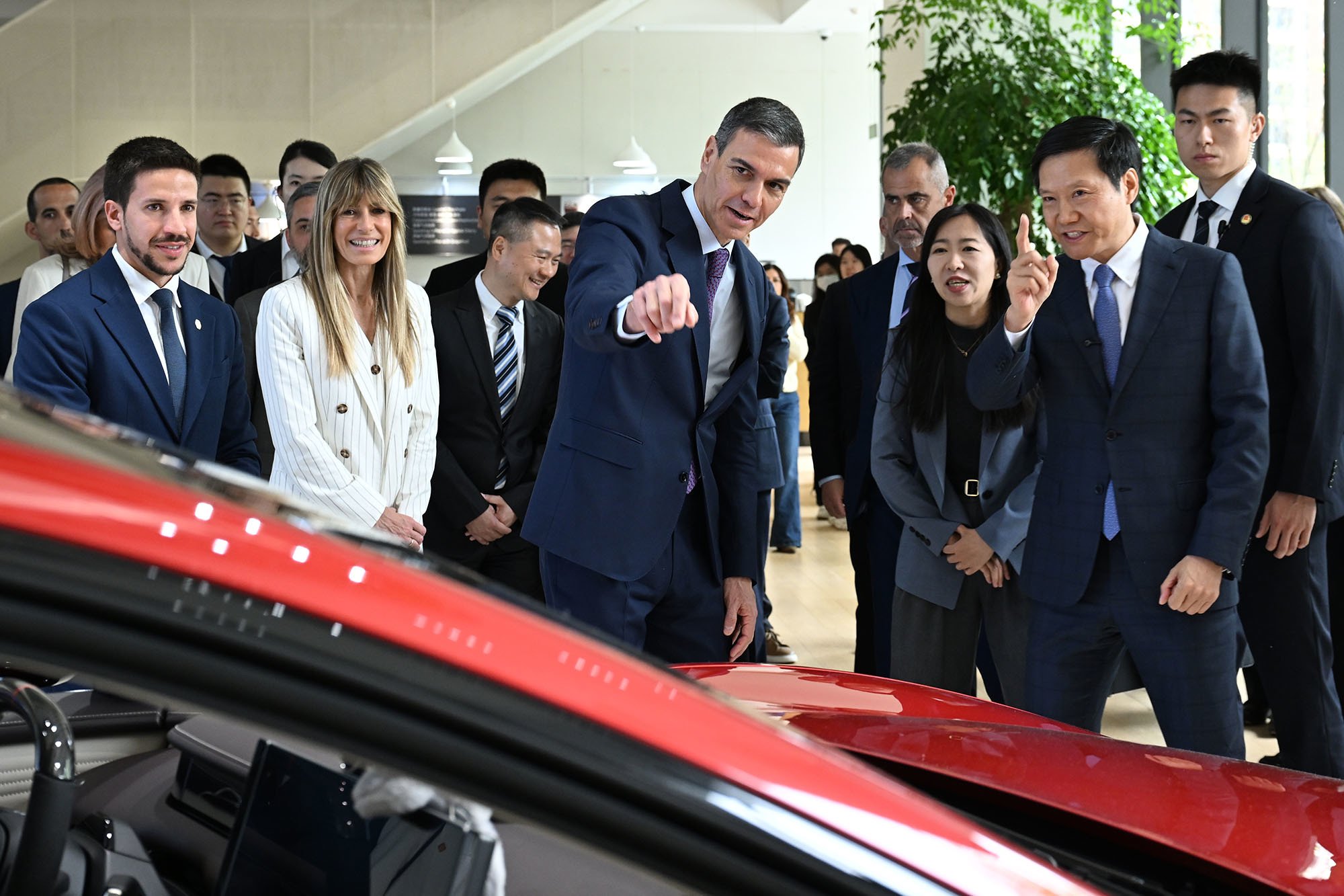 El presidente del Gobierno y su mujer Begoña Gómez, durante su última visita a China