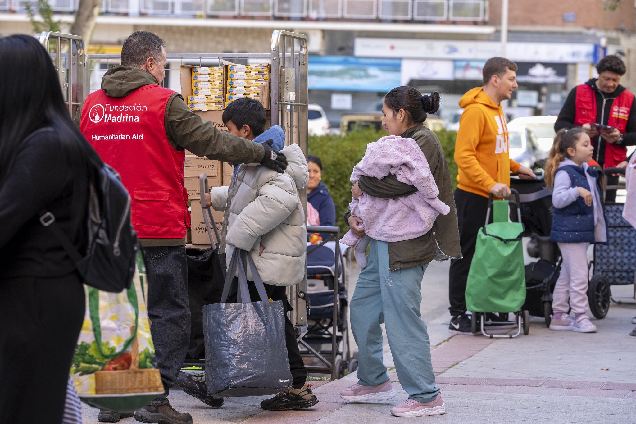 Un millón de niños pasan hambre en España... mientras el Gobierno destina a sus familias 5,42 euros al mes... el precio de 1,5 litro de aceite / Foto: Pablo Moreno
