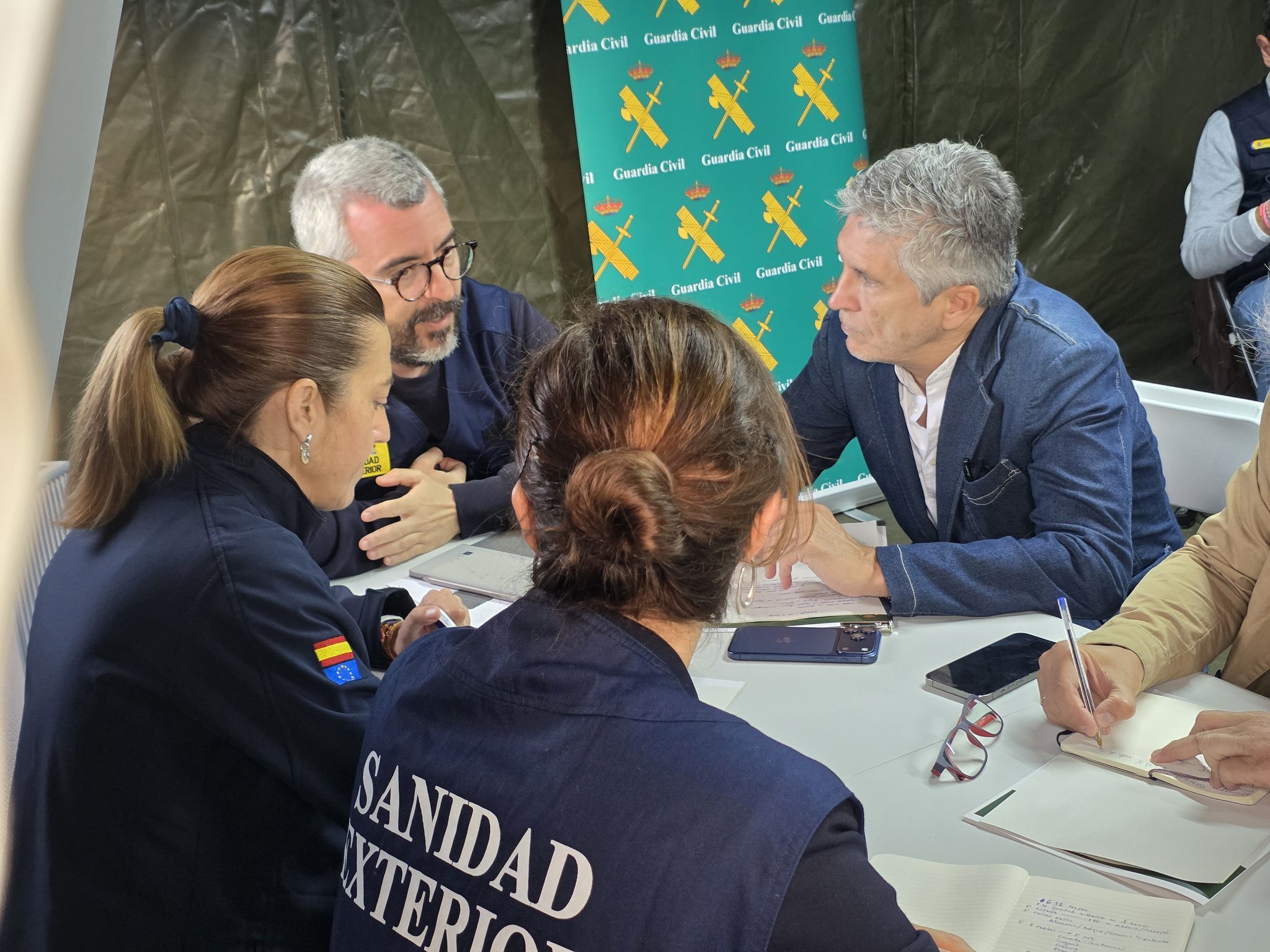 Marlaska, con miembros de la Guardia Civil