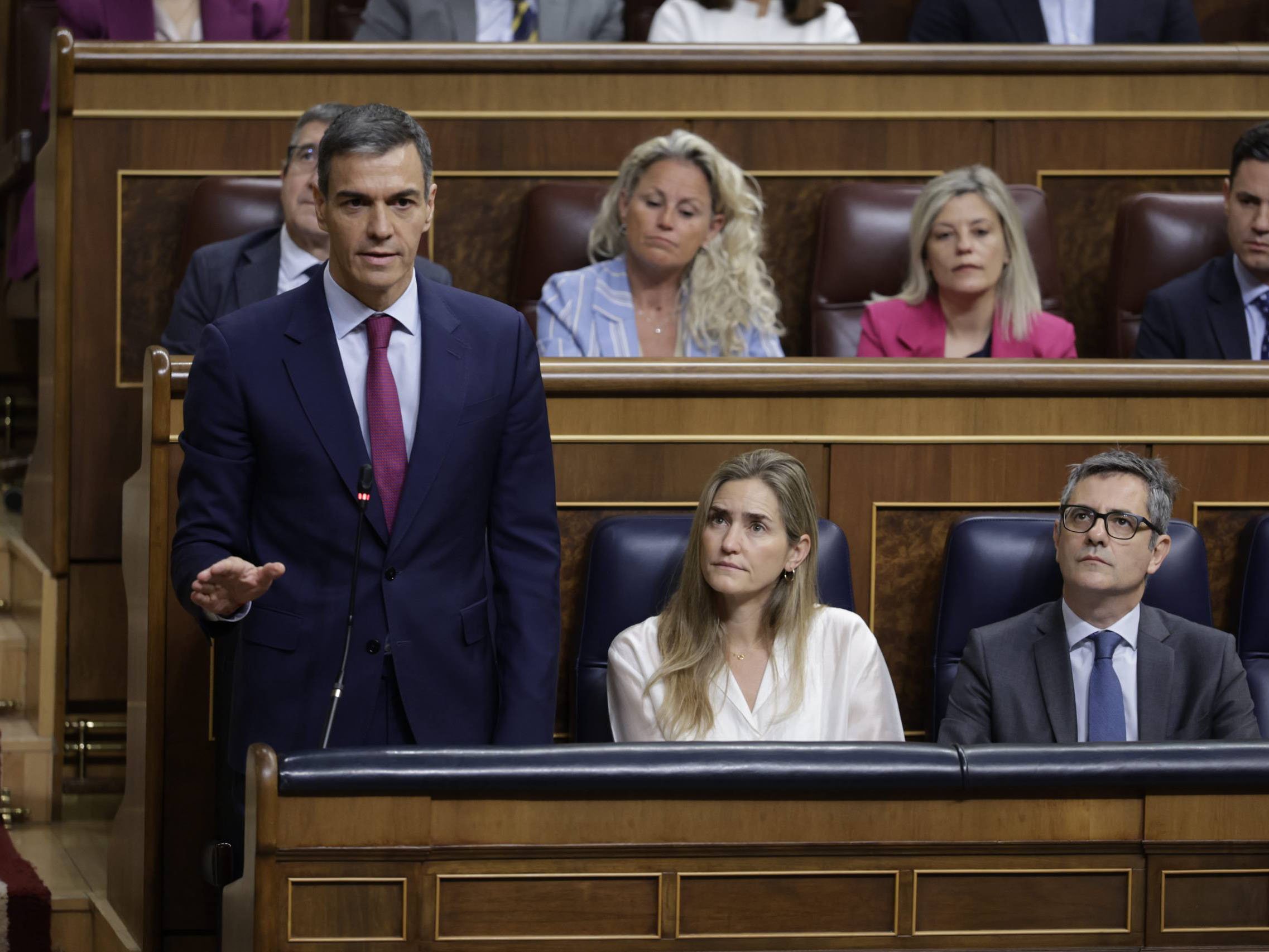 El Gobierno responde al varapalo ZP con dos consignas, mentirosa la una, cínica la otra: "El auto es serio pero no acredita nada” (Bolaños) y un segundo, que se resume así: "Respeto a la justicia pero confianza en Zapatero” (Sánchez)