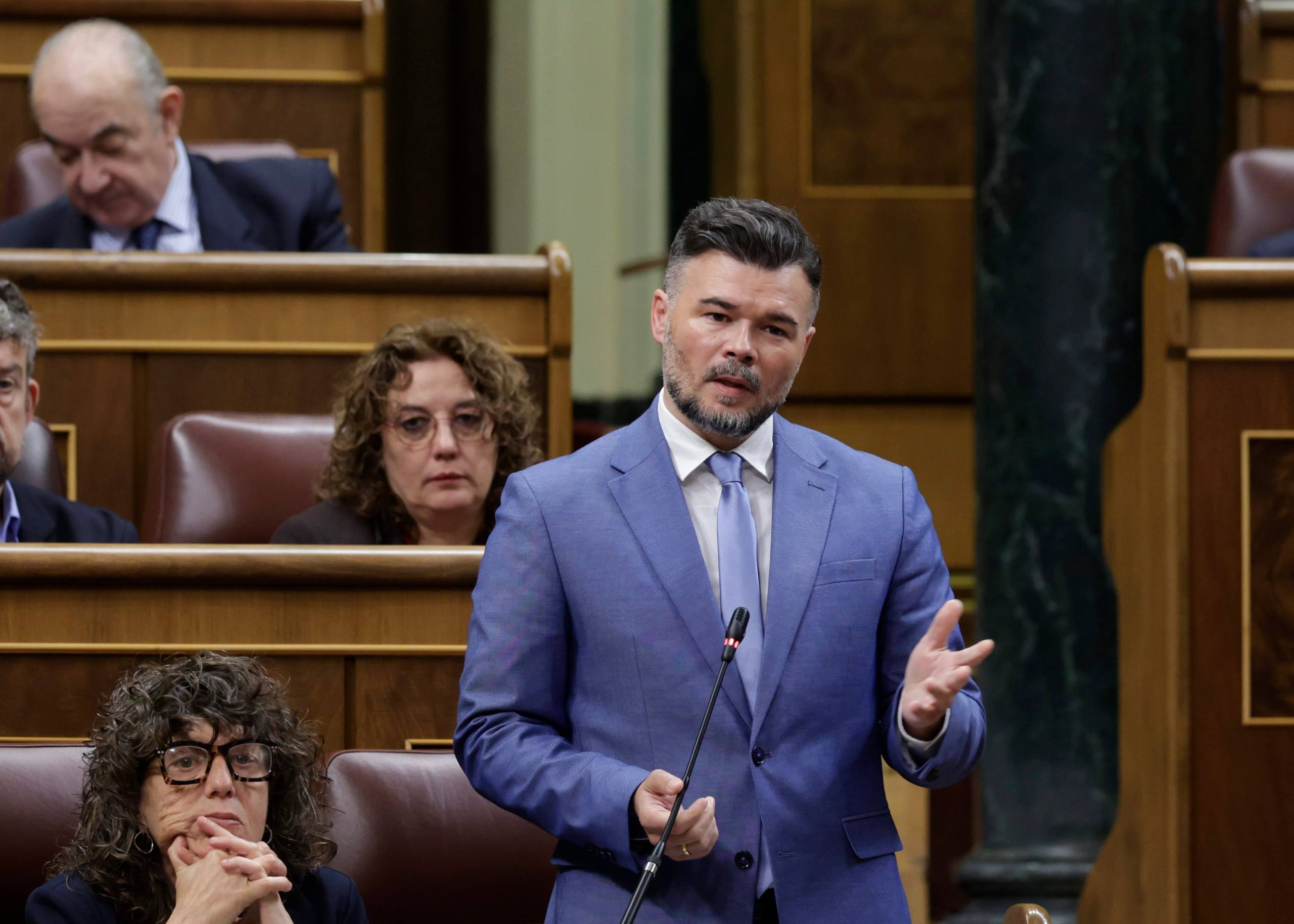 Gabriel Rufián se preocupa de un sólo pobre: él. Encima, se ha convertido en la imagen de la política española, caracterizada hoy, para nuestra desgracia, por el rencor grosero