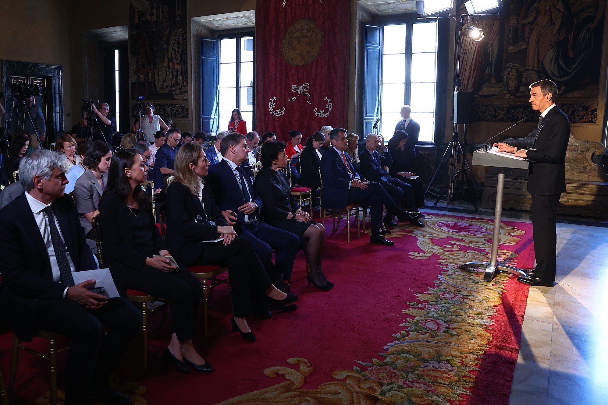 Sánchez no convoca elecciones por las guerras que hay en el mundo
