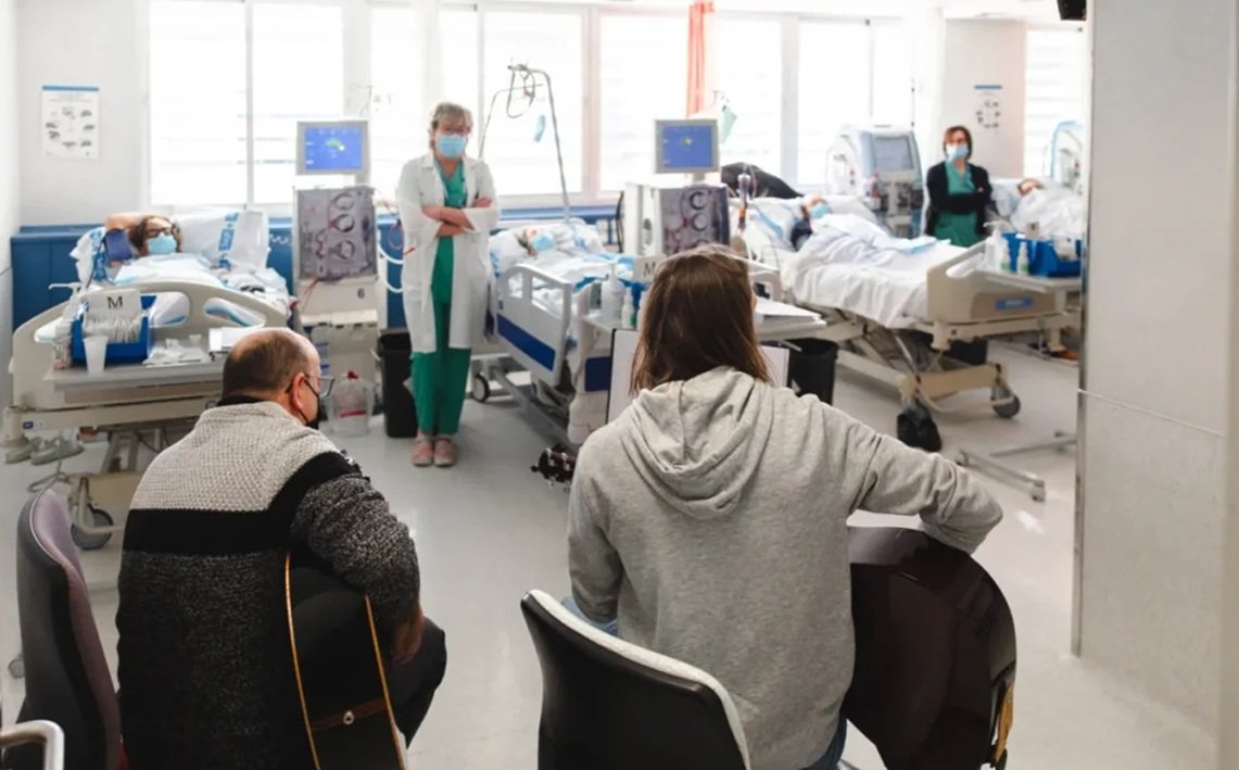 El arte y la música están cada día más presentes en los hospitales por sus efectos terapéuticos y para contribuir a la humanización de estos espacios El arte y la música están cada día más presentes en los hospitales por sus efectos terapéuticos y para contribuir a la humanización de estos espacios