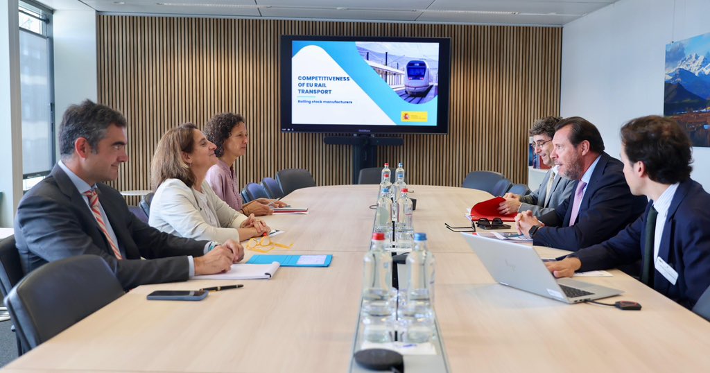 El ministro Puente viaja a Bruselas... para quejarse del retraso en los pedidos ferroviarios... y sigue sin afrontar el creciente caos ferroviario y la urgente inversión en el mantenimiento de las infraestructuras tras 47 muertos desde el pasado 18 de enero
