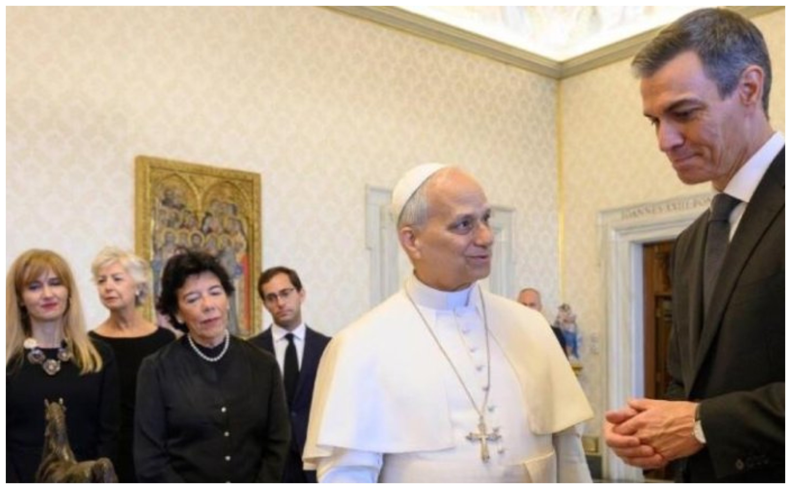 Sánchez utiliza a León XIV para lavar su imagen de corrupto: "El Papa es de los nuestros, comparte nuestros valores" / Foto: Vatican Media