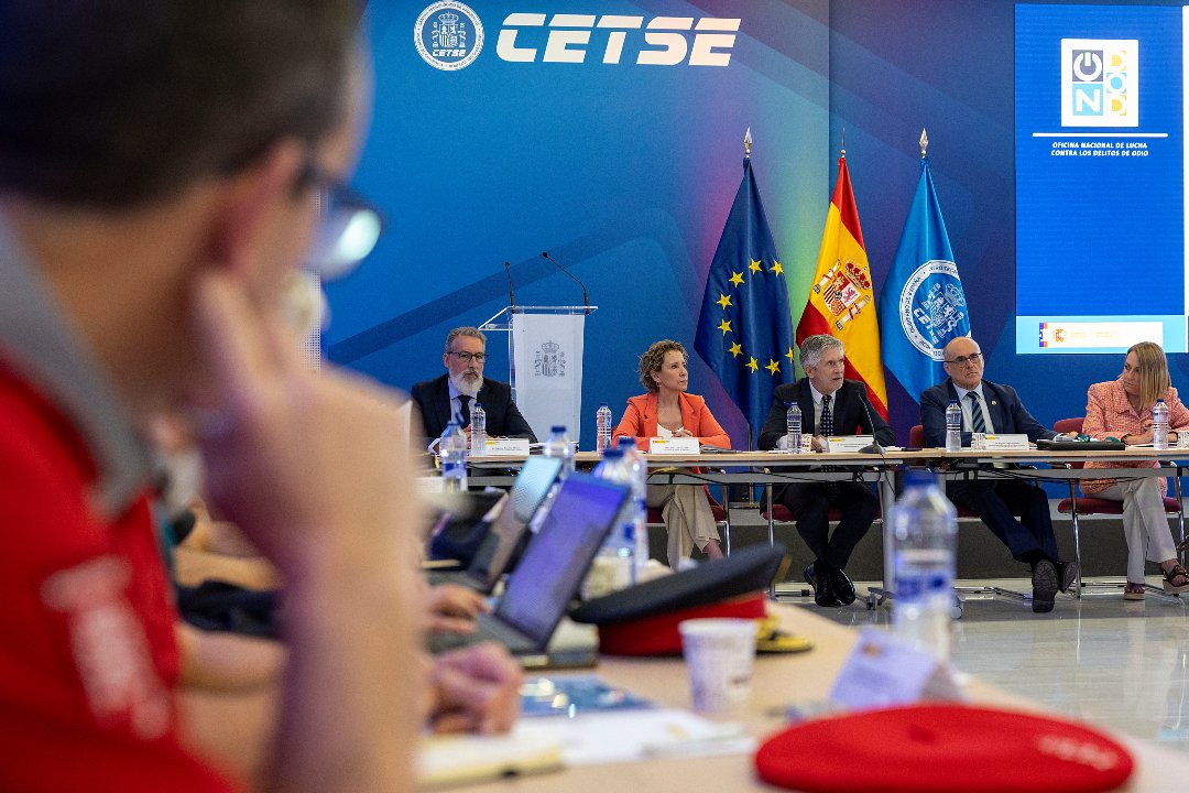 La presentación del informe ha corrido a cargo de Marlaska desde el Centro Tecnológico de Seguridad (CETSE): "Nuestro compromiso responde a la voluntad de no permitir que el odio erosione la convivencia"