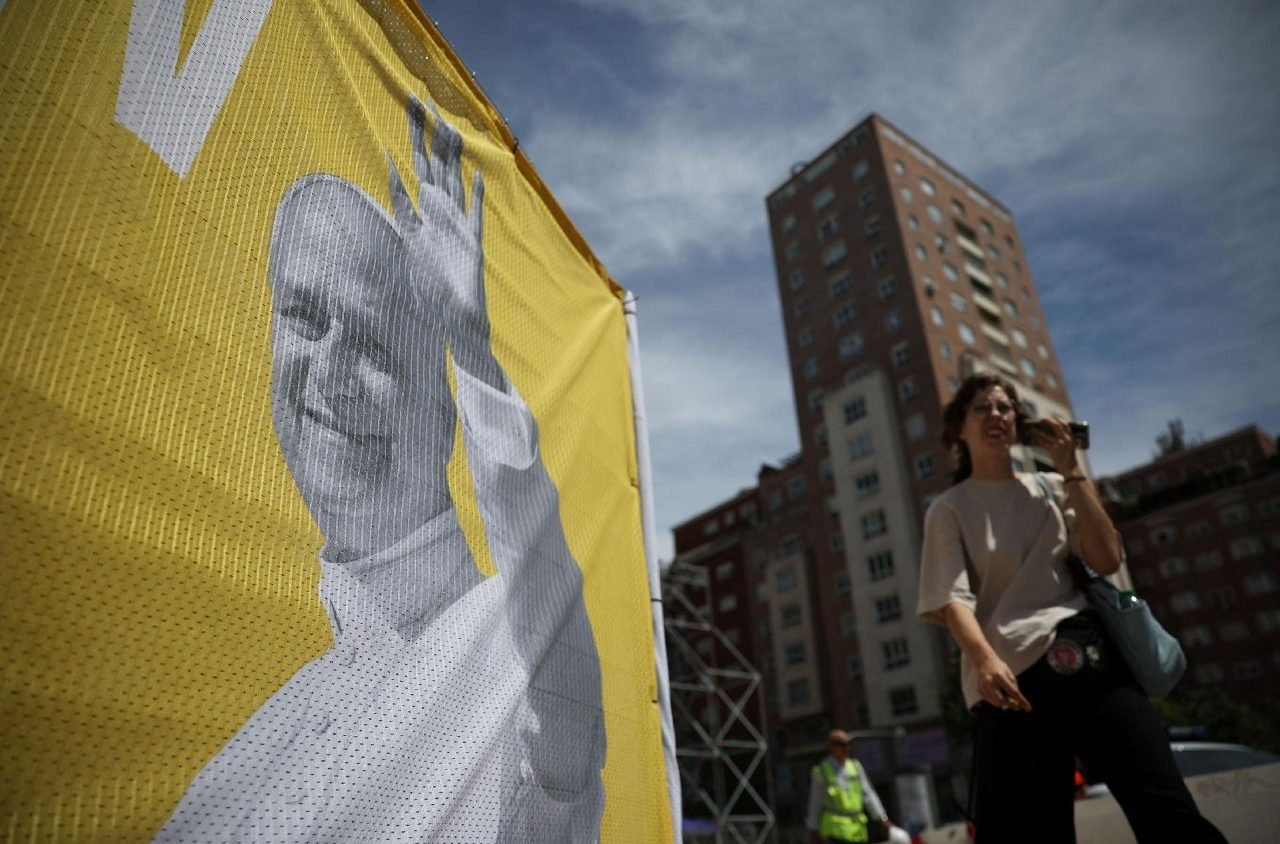 La España que se encuentra el Papa León está, en su mayor parte, políticamente destrozada; económica y culturalmente empobrecida; moralmente anestesiada; socialmente fragmentada, polarizada y desorientada; y llena de incertidumbre por su futuro