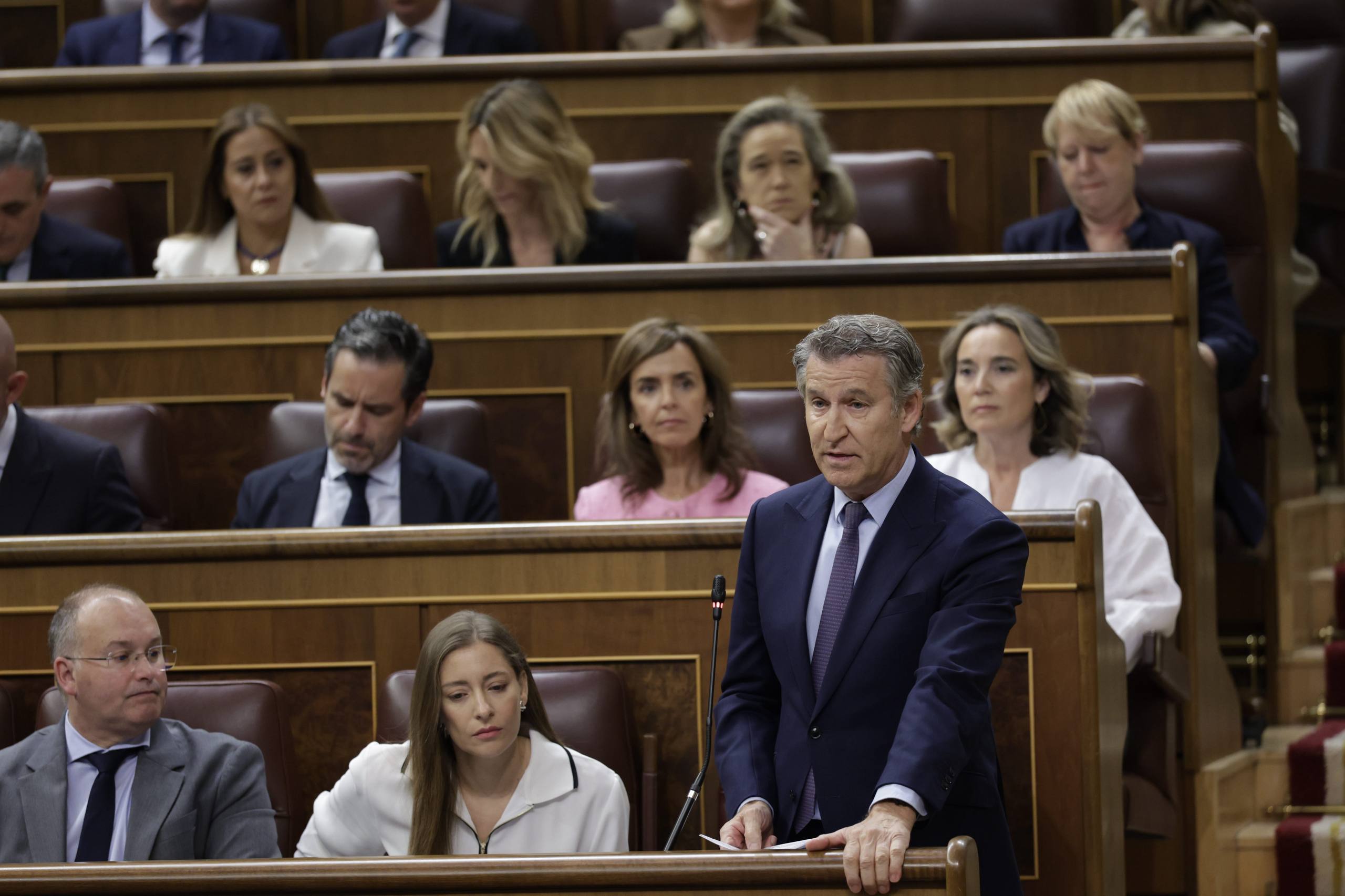 El líder del PP Alberto Núñez Feijóo se ha dirigido al presidente del Gobierno: "Doce sumarios, 17 delitos y casi un centenar de imputados"