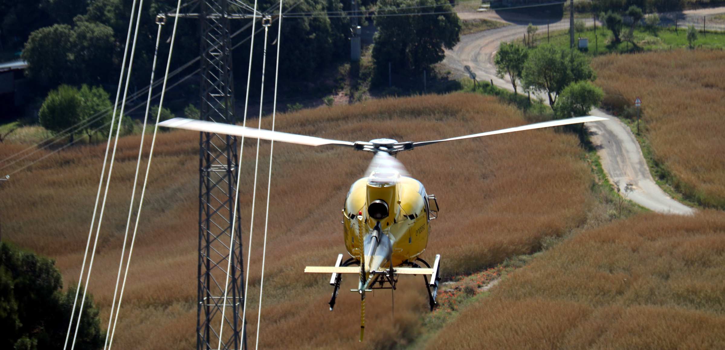 Helicópteros y drones forman parte del operativo para controlar la red también en verano Helicópteros y drones forman parte del operativo para controlar la red también en verano