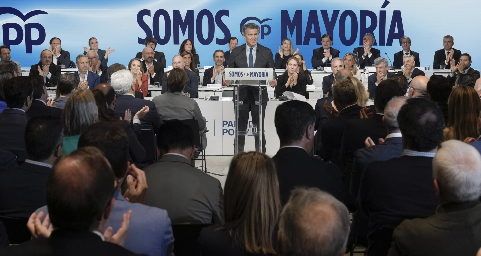 El modelo Feijóo de moderación choca frontalmente con el estilo Ayuso, pero las encuestas, y lo que es más importante, las elecciones, demuestran que los españoles no están por la moderación