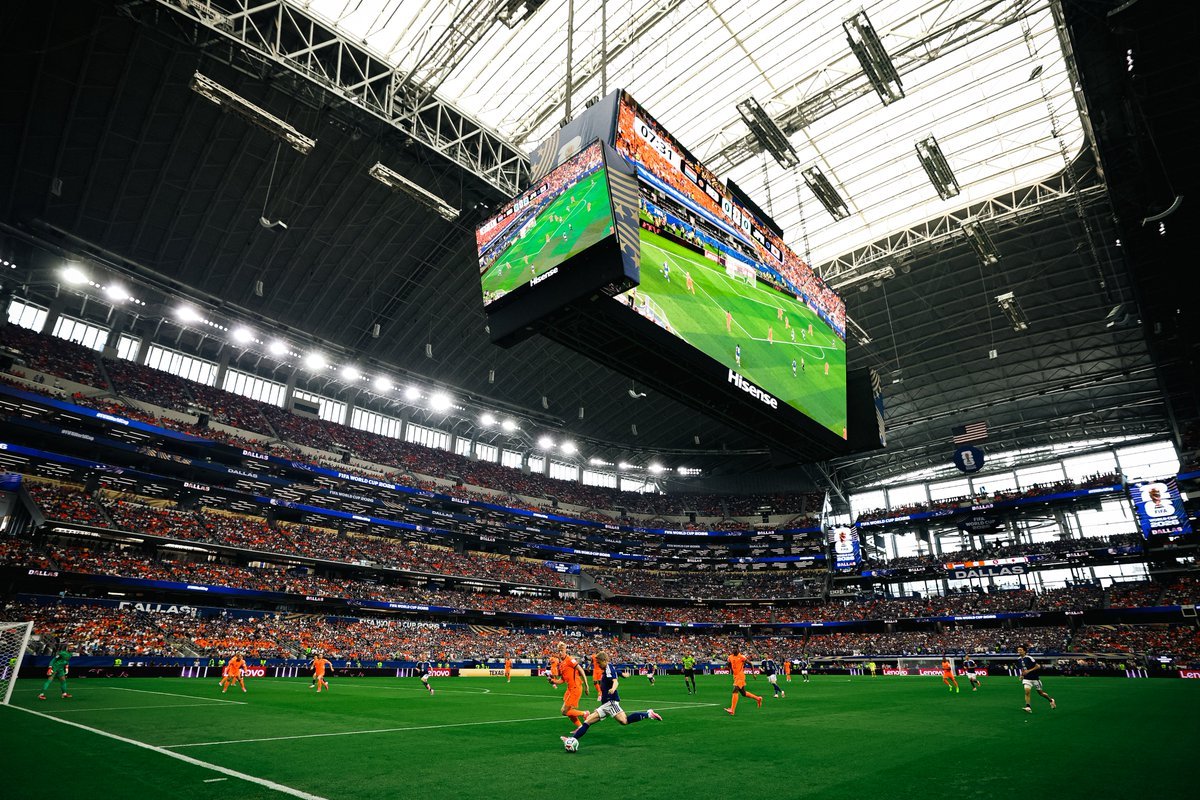  La FIFA promueve un partido LGTBIQ+ para ayudar al colectivo y reivindicarlo, al tiempo, y para ser neutrales, persigue a los católicos