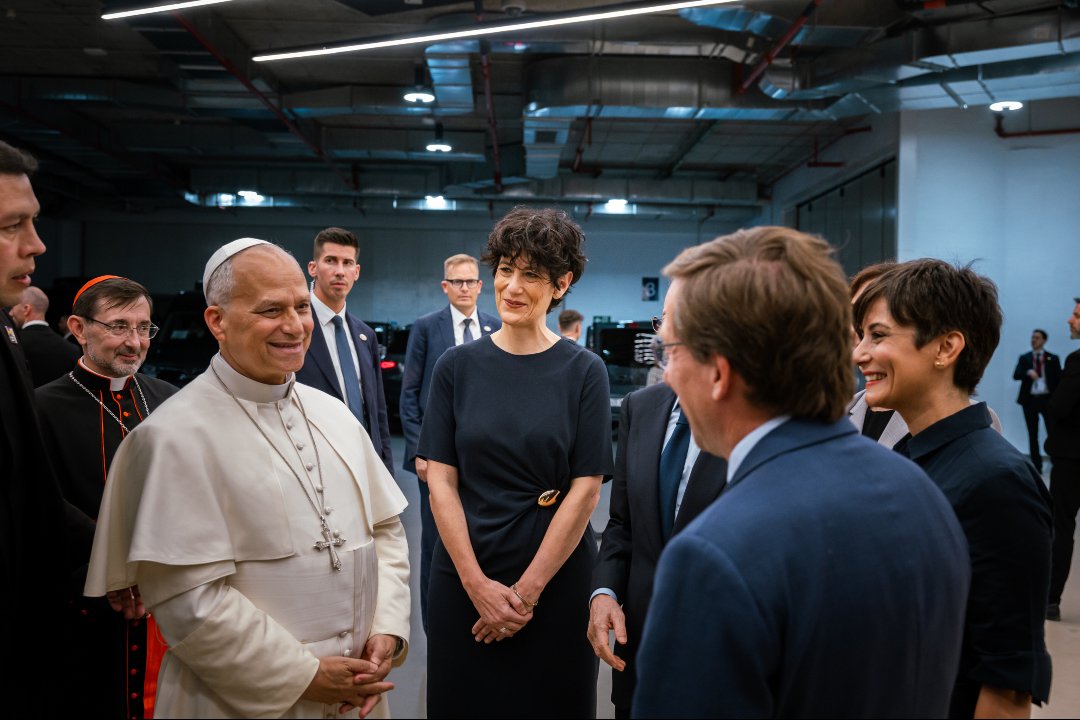 Es decir, el Papa, por mucho que se empeñen desde La Moncloa y desde RTVE, no aplaudió el modelo migratorio de Sánchez, es más, en el estadio insular, el asunto no fue la inmigración sino el Sagrado Corazón