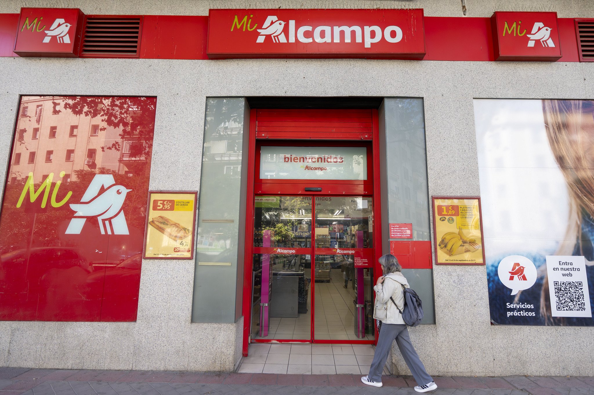 Alcampo cerró 2025 con cerró 2025 con 80 hipermercados, 294 supermercados propios, 133 franquicias, seis plataformas logísticas, un almacén robotizado para el comercio online y 52 gasolineras en España / Foto: Pablo Moreno