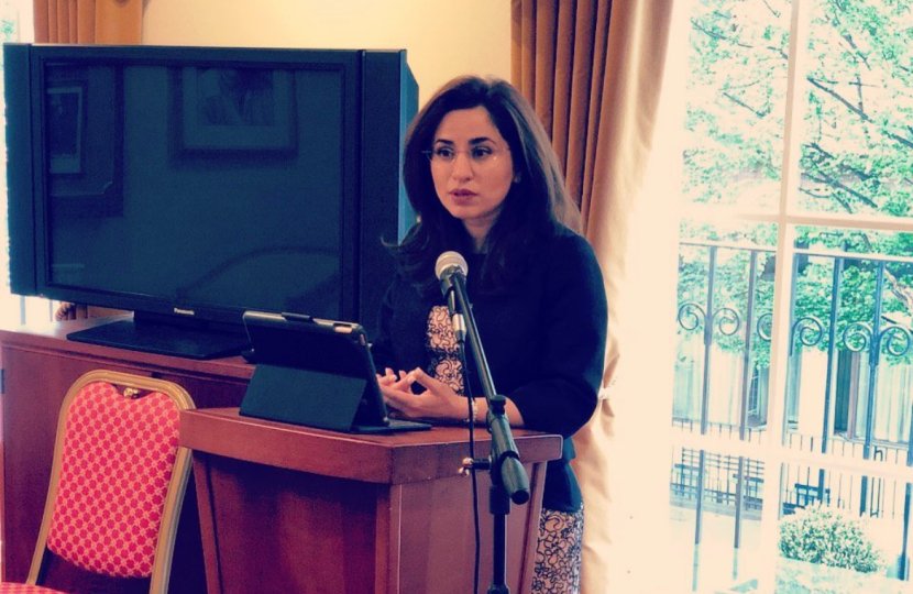 La cristiana iraní Attieh Fard, política y abogada radicada desde hace años en el Reino Unido