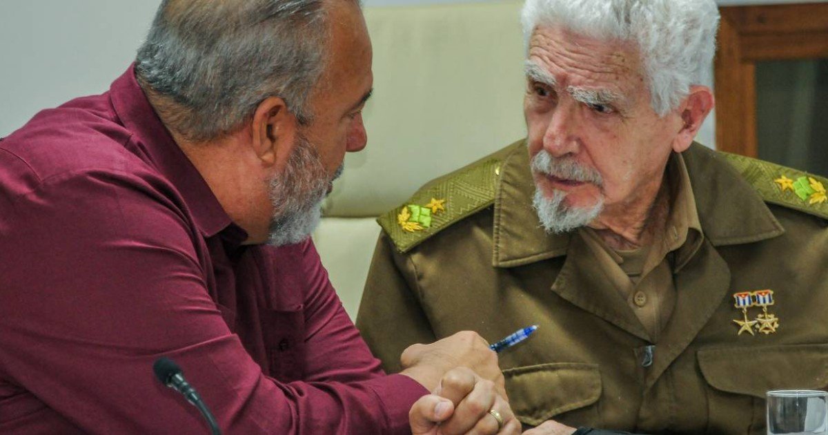 El pasado 21 de junio falleció en La Habana el castrista Ramiro Valdés (derecha), a los 94 años de edad El pasado 21 de junio falleció en La Habana el castrista Ramiro Valdés (derecha), a los 94 años de edad