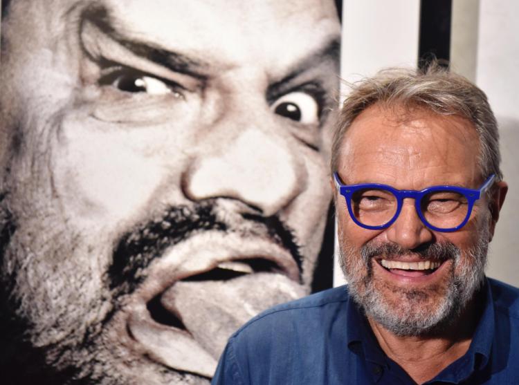 Toscani, un hombre unido a la polémica, que se define como un testigo de su tiempo... Toscani, un hombre unido a la polémica, que se define como un testigo de su tiempo...