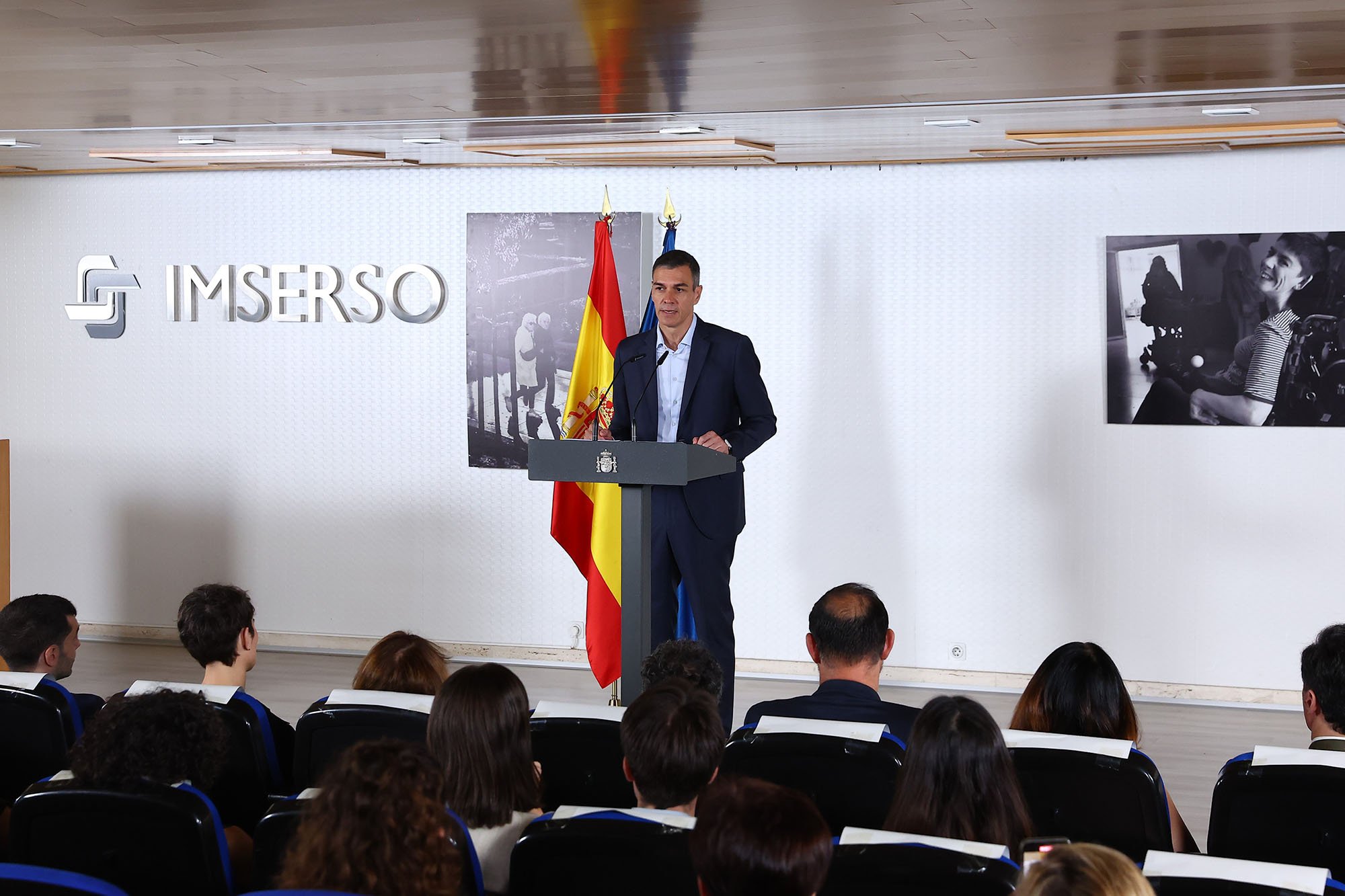 A la llegada y a la salida de un encuentro sobre políticas de apoyo a la discapacidad y la dependencia, Sánchez ha recibido abucheos e insultos