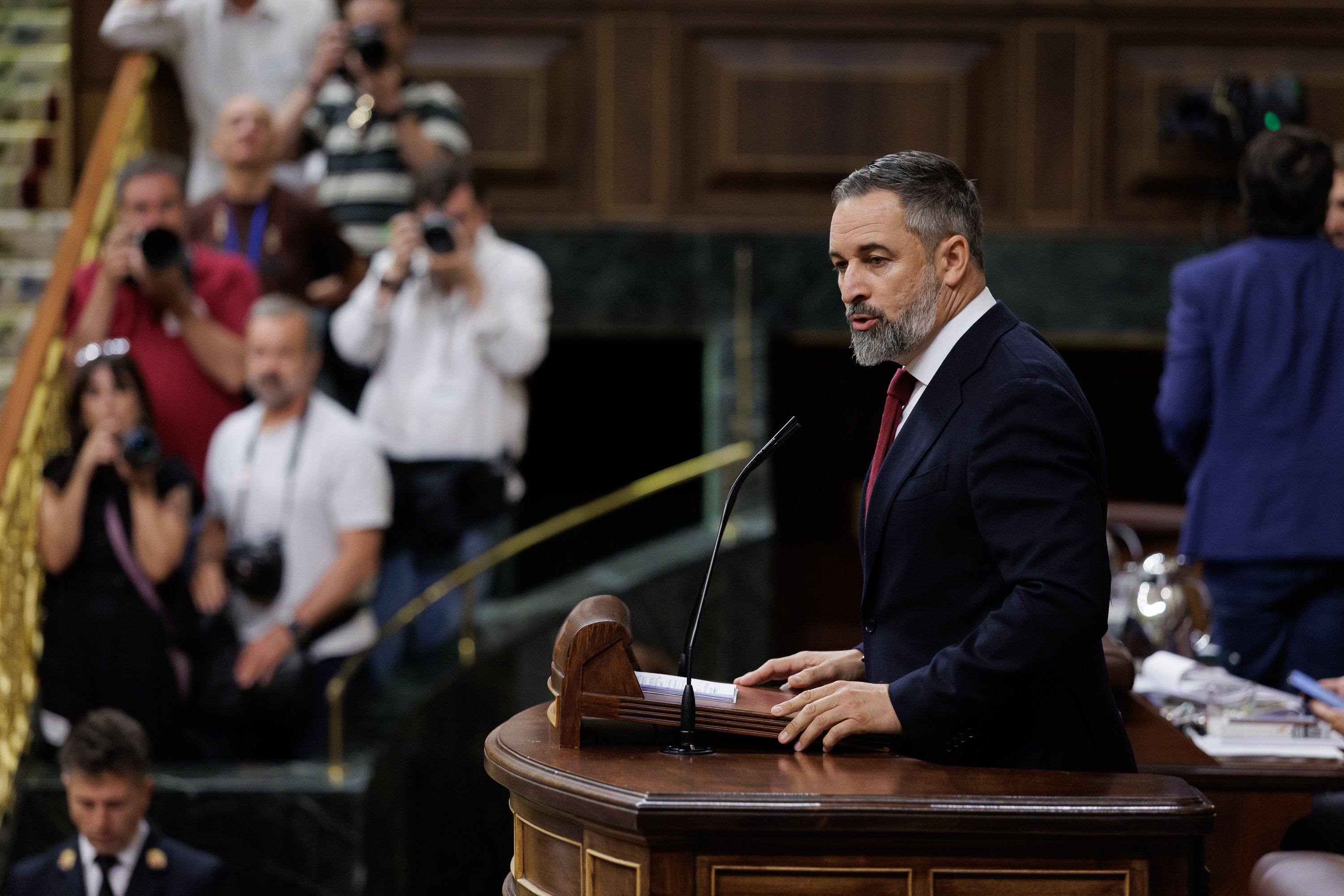 "Su única biografía la estamos leyendo en los informes de la UCO y la vamos a leer en los fallos judiciales", ha proseguido Abascal