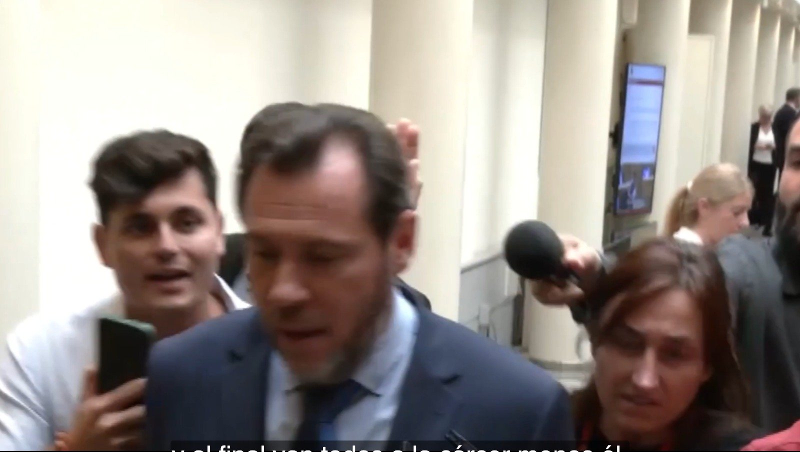 Vito Quiles intenta preguntar a Óscar Puente 