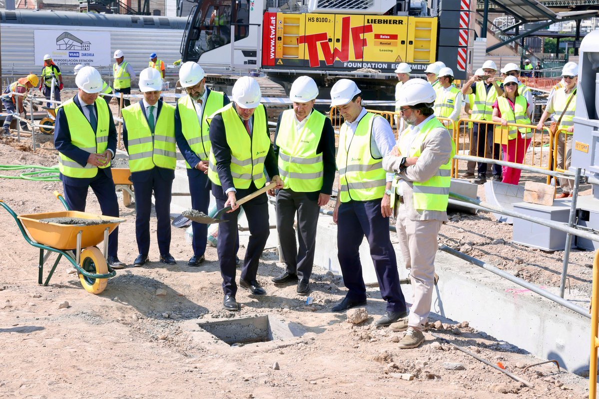 El ministro Puente arranca las obras de la estación de Valladolid en pleno caos ferroviario creciente, ante la mirada, entre otros, de los presidentes de Adif y Renfe