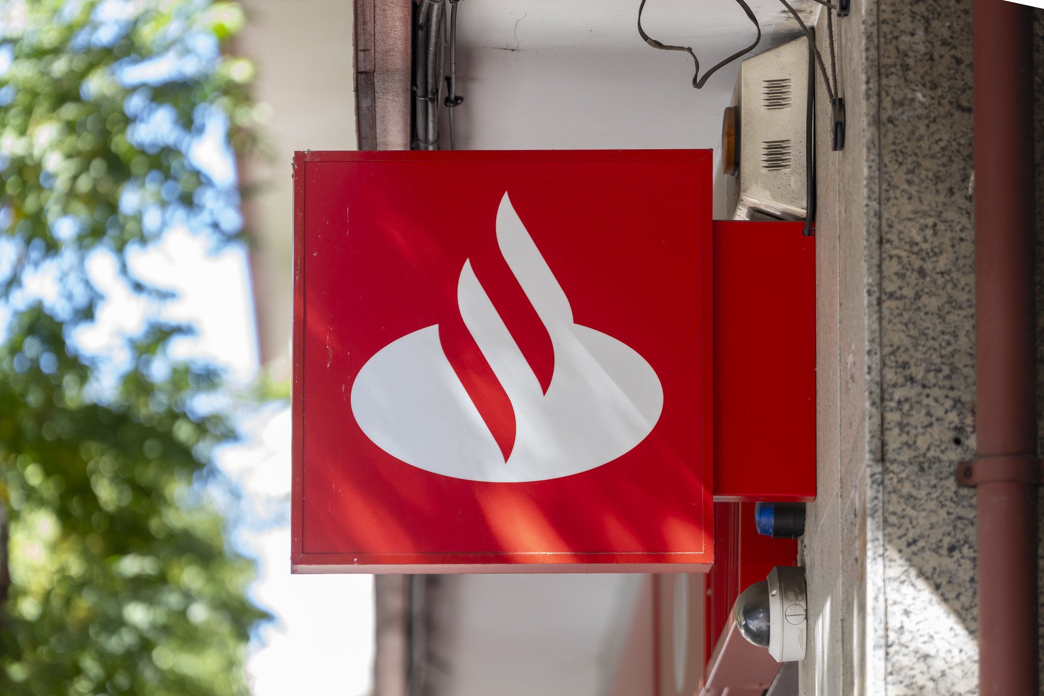 El Santander quiere prejubilar a más empleados, en España / Foto: Pablo Moreno