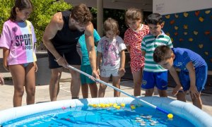 Niños y niñas usuarios del programa CaixaProinfancia jugando / Foto: Fundación ”la Caixa” Niños y niñas usuarios del programa CaixaProinfancia jugando / Foto: Fundación ”la Caixa”