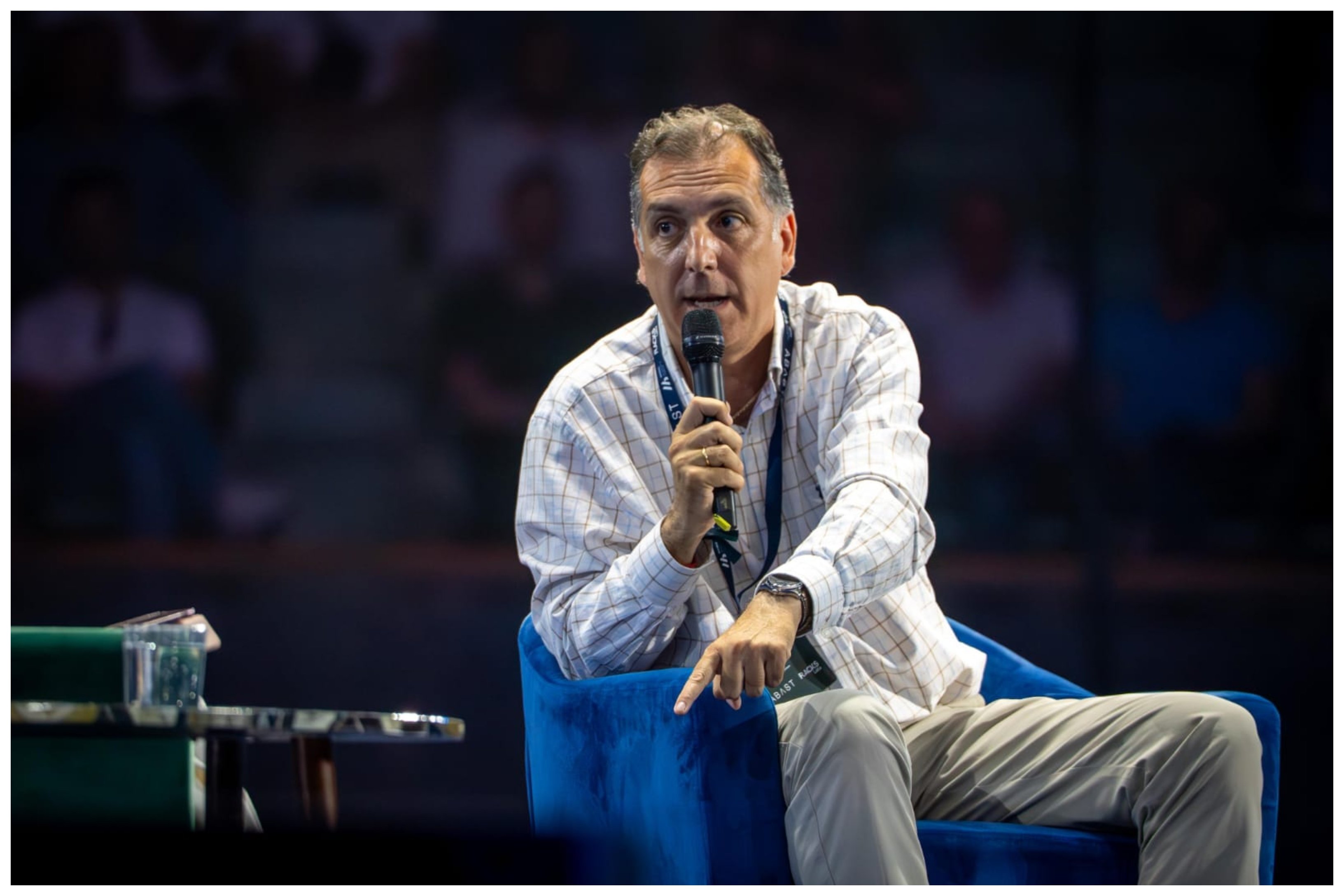 He perdido "tiempo con mi familia, dinero de mi familia, salud y mi carrera", explica Vázquez. Y "Nadie cesa ni dimite, no es su dinero y lo hacen en su tiempo de trabajo. Por eso la impunidad es tan grande"