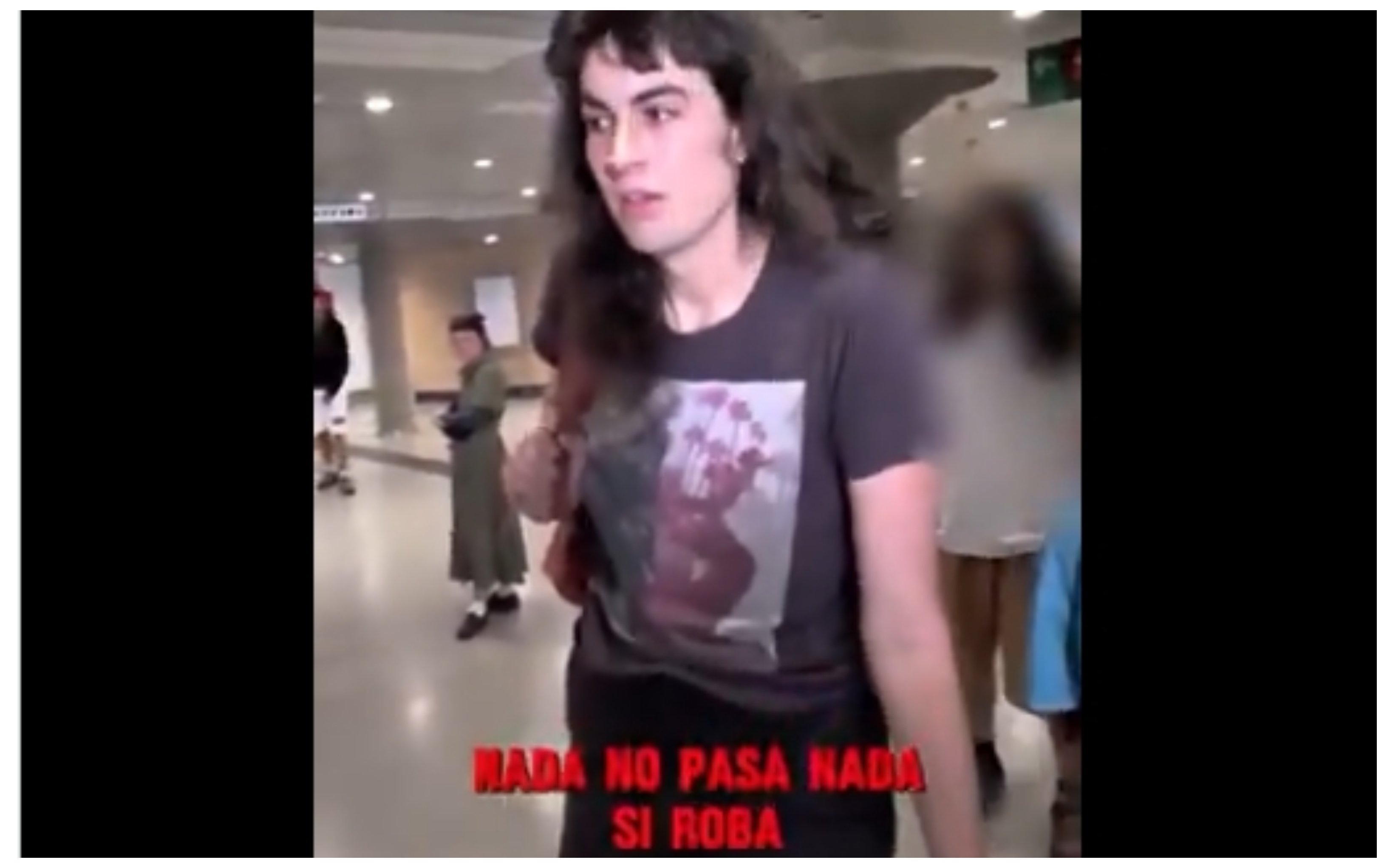 Surrealista Barcelona. Una patrulla ciudadana identifica a una carterista... y un testigo la defiende: "Si te roban no pasa nada, si alguien tiene que robar, no pasa nada"