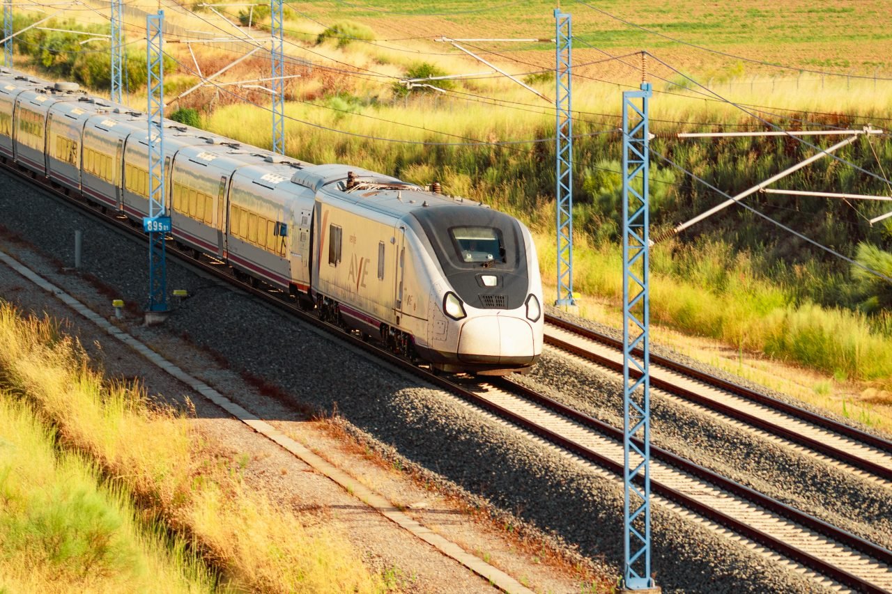 Los trenes Avril de Talgo llevan siendo objeto de discordia entre Talgo y Renfe desde hace más de dos años, pero ahora han firmado la paz