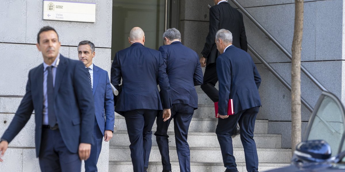 Tras las últimas imputaciones, Sánchez da orden a los suyos de resistir. A diferencia de cuando estaba en la oposición y exigía la dimisión de un cargo público cuando es imputado. No se puede tener mas jeta... - Hispanidad