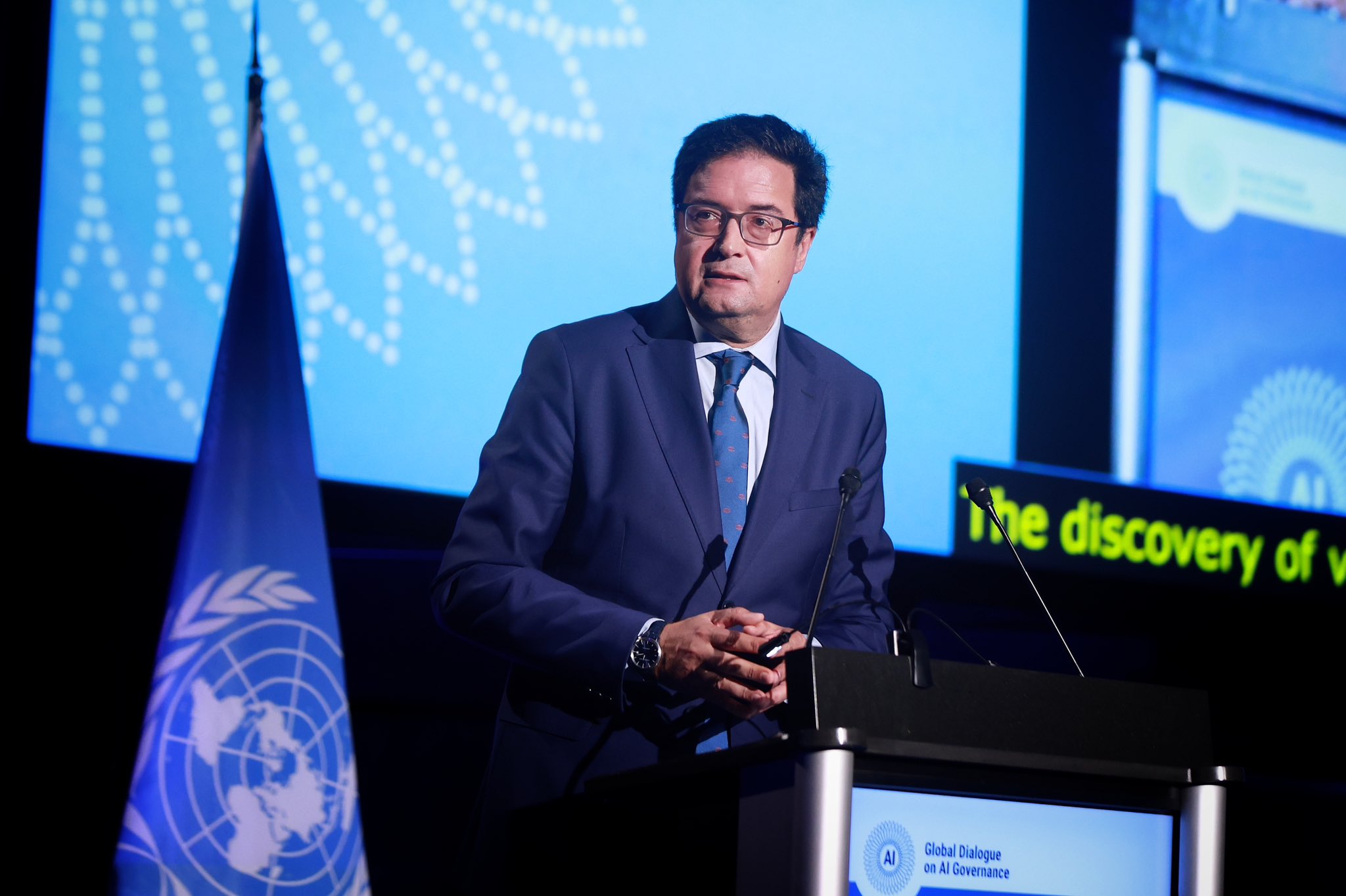 López, al igual que el resto de sus compañeros, han criticado a la presidente tanto por contratar a la empresa como por los vínculos de novio con la misma. Pero ahora es Óscar el que recurre a Quirón