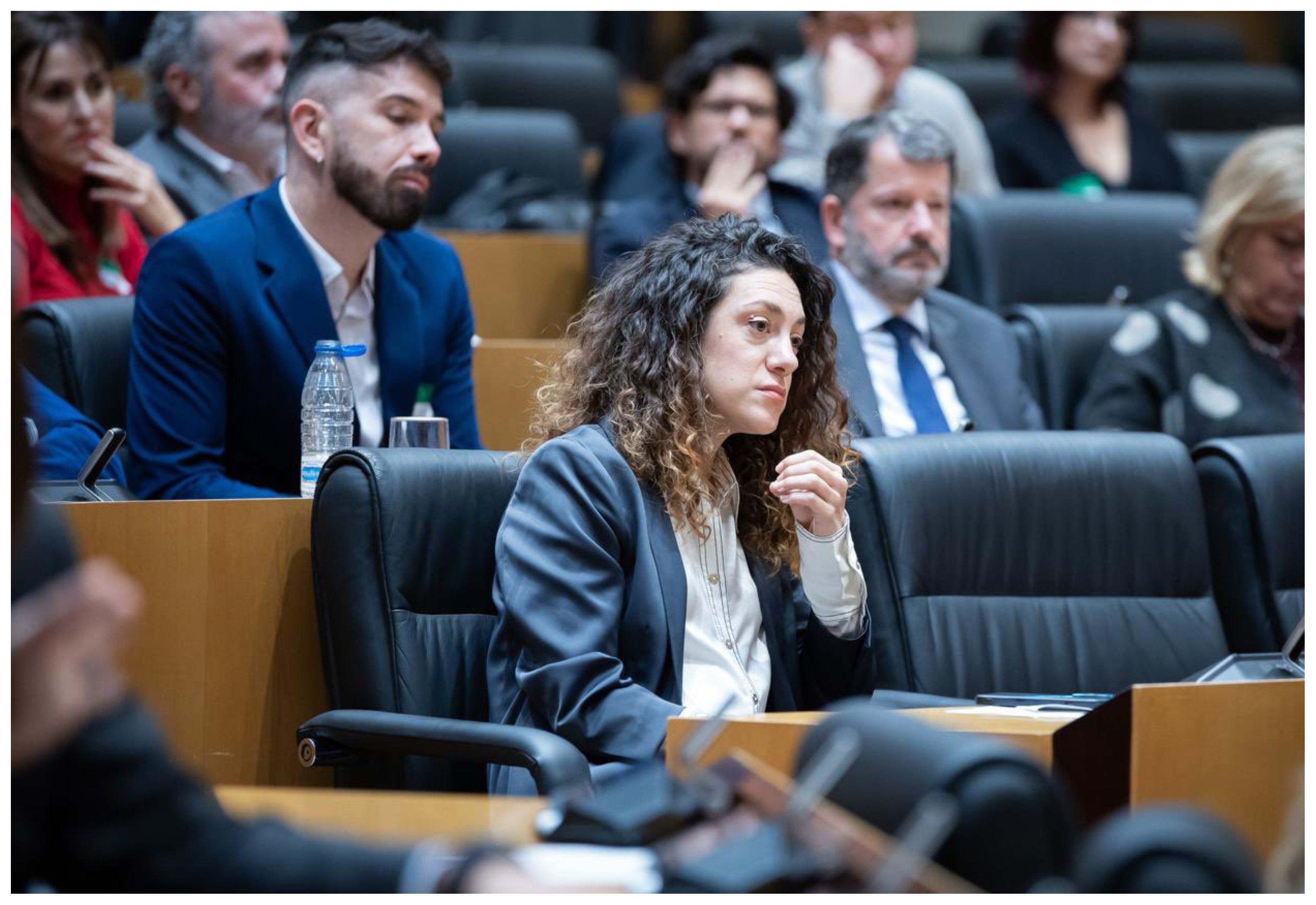 Aina Vidal, portavoz de Sumar aprovechó una rueda de prensa para soltarlo: "Yo soy atea"