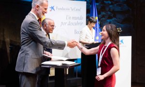 Su Majestad el Rey de España durante el acto de la entrega de becas de posgrado de la Fundación ”la Caixa” / Foto: Fundación "la Caixa" Su Majestad el Rey de España durante el acto de la entrega de becas de posgrado de la Fundación ”la Caixa” / Foto: Fundación "la Caixa"