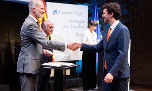 Su Majestad el Rey de España durante el acto de la entrega de becas de posgrado de la Fundación ”la Caixa” / Foto: Fundación "la Caixa" Su Majestad el Rey de España durante el acto de la entrega de becas de posgrado de la Fundación ”la Caixa” / Foto: Fundación "la Caixa"