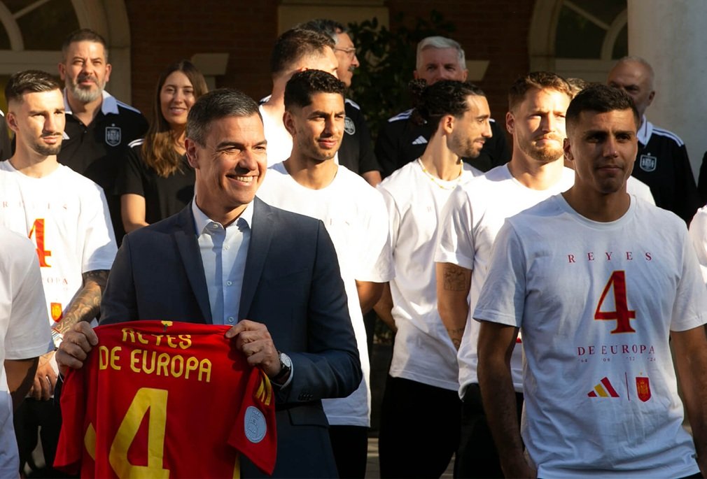 Sánchez fue a la final de la Eurocopa 2024 que ganó España... y ahora acudirá a la final del Mundial, pero hay dos peligros: es algo gafe y podrían embargarle su avión