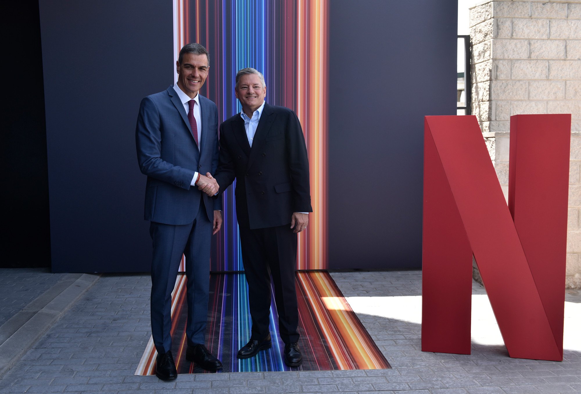 Los progres Pedro Sánchez y Ted Sarandos se vieron durante el 10º aniversario de Netflix en España y comparten ‘valores’ progres: cristofobia, agenda LGTBI, adoctrinamiento de la infancia, blanqueamiento de ETA, aborto...