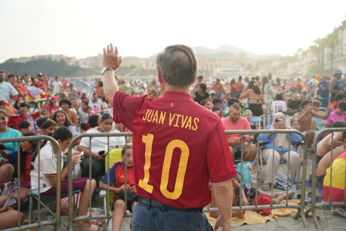 La última de Juanje fue contratar "a una empresa externa a cambio de casi 3 millones de euros para instalar mataderos móviles destinados a los sacrificios musulmanes de la Fiesta del Cordero" La última de Juanje fue contratar "a una empresa externa a cambio de casi 3 millones de euros para instalar mataderos móviles destinados a los sacrificios musulmanes de la Fiesta del Cordero"