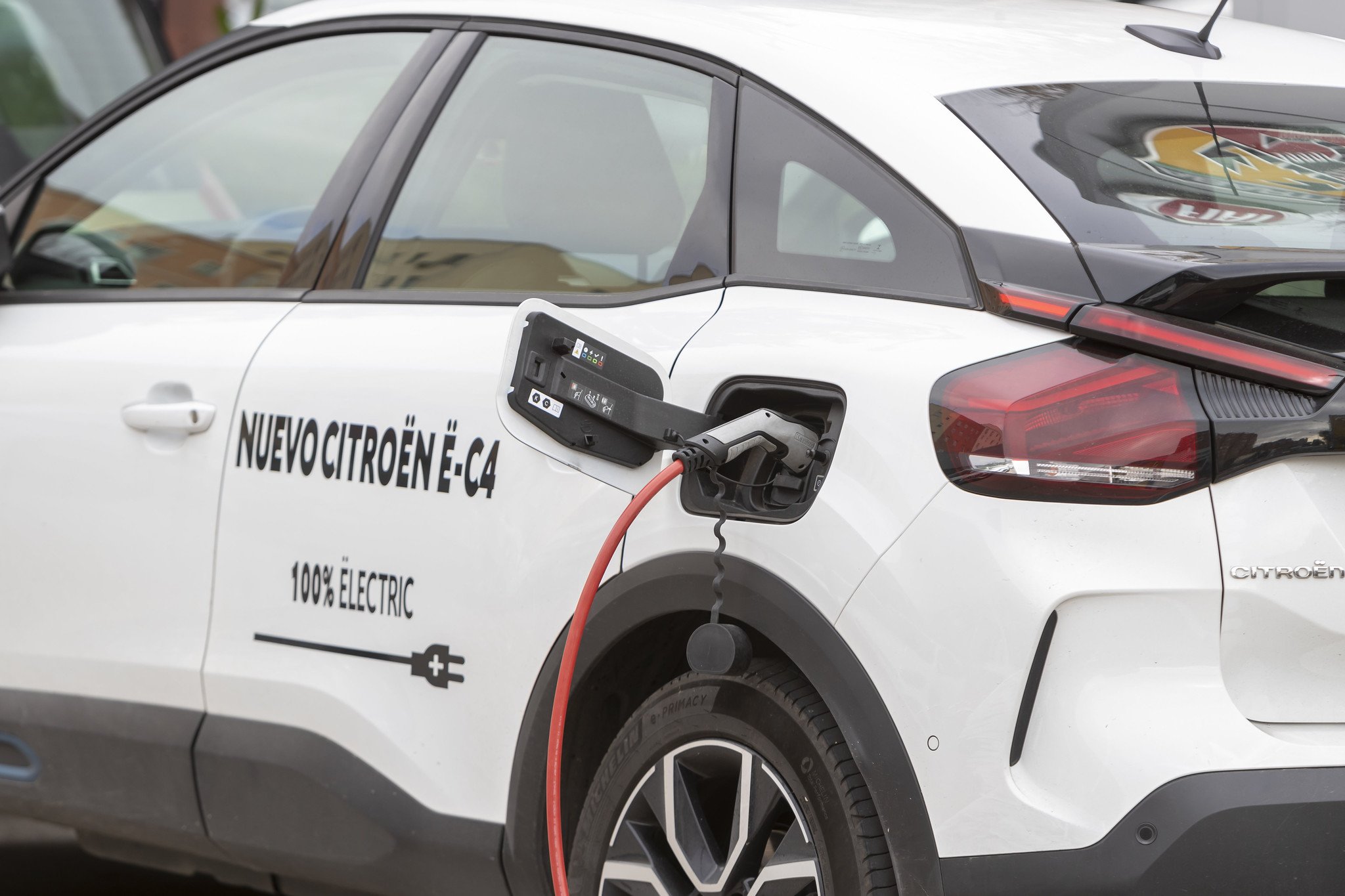 El Gobierno aprueba, por fin, las nuevas ayudas para la compra de eléctricos e híbridos enchufables que sustituyen al extinto Plan Moves III / Foto: Pablo Moreno