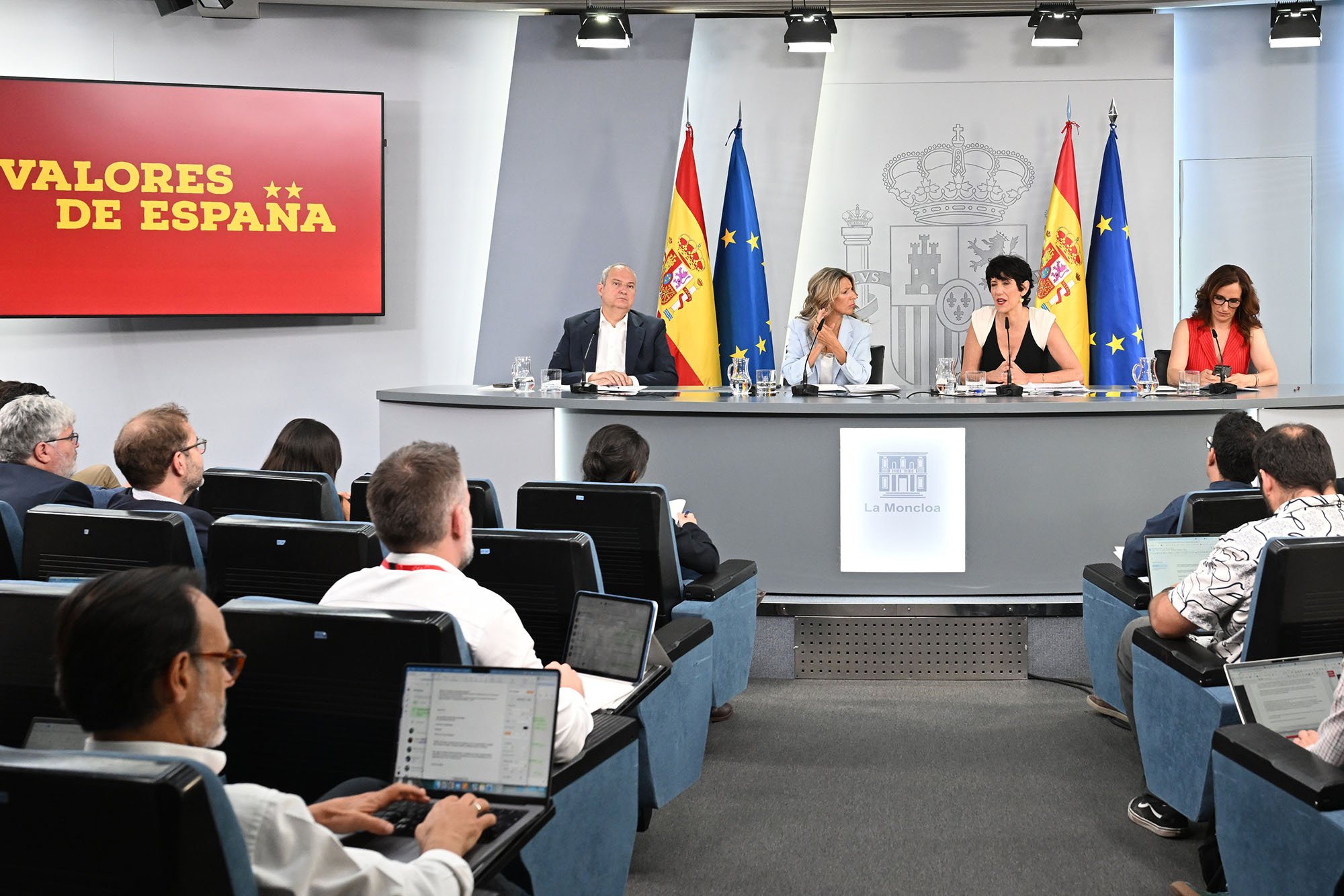 Consejo de Ministros. La nueva de Yoli, el Estatuto del Artista: hagámosle un contrato de trabajo al bebé que sale en un anuncio