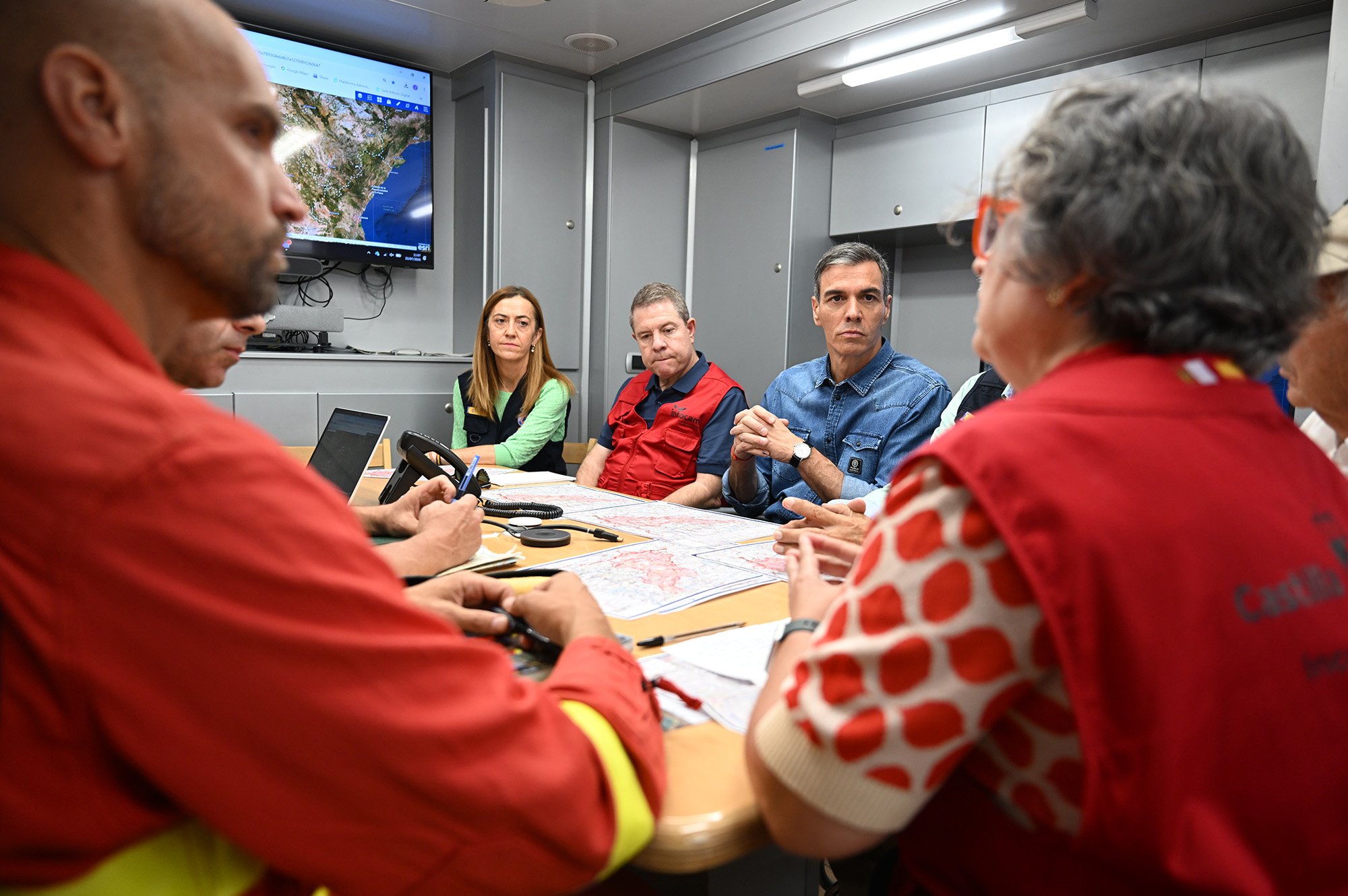 Pedro Sánchez, al que ya no se le ocurre nada más, se ha marchado a los fuegos del centro y este de la península y ha dicho que está dispuesto a sacrificarse y firmar con la derechona un pacto contra el cambio climático, como remedio contra los incendios