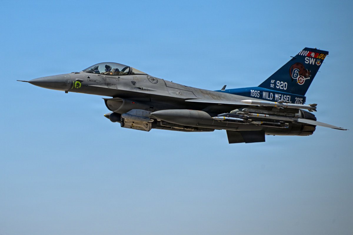 Un avión de combate F 16 de la Fuerza Aérea de EEUU despega de una base en Oriente Medio Un avión de combate F 16 de la Fuerza Aérea de EEUU despega de una base en Oriente Medio