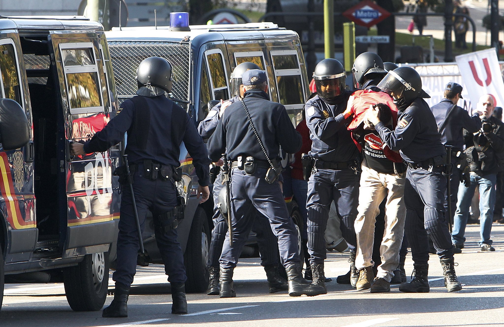 La Policía Nacional haciendo su trabajo / Foto: Pablo Moreno