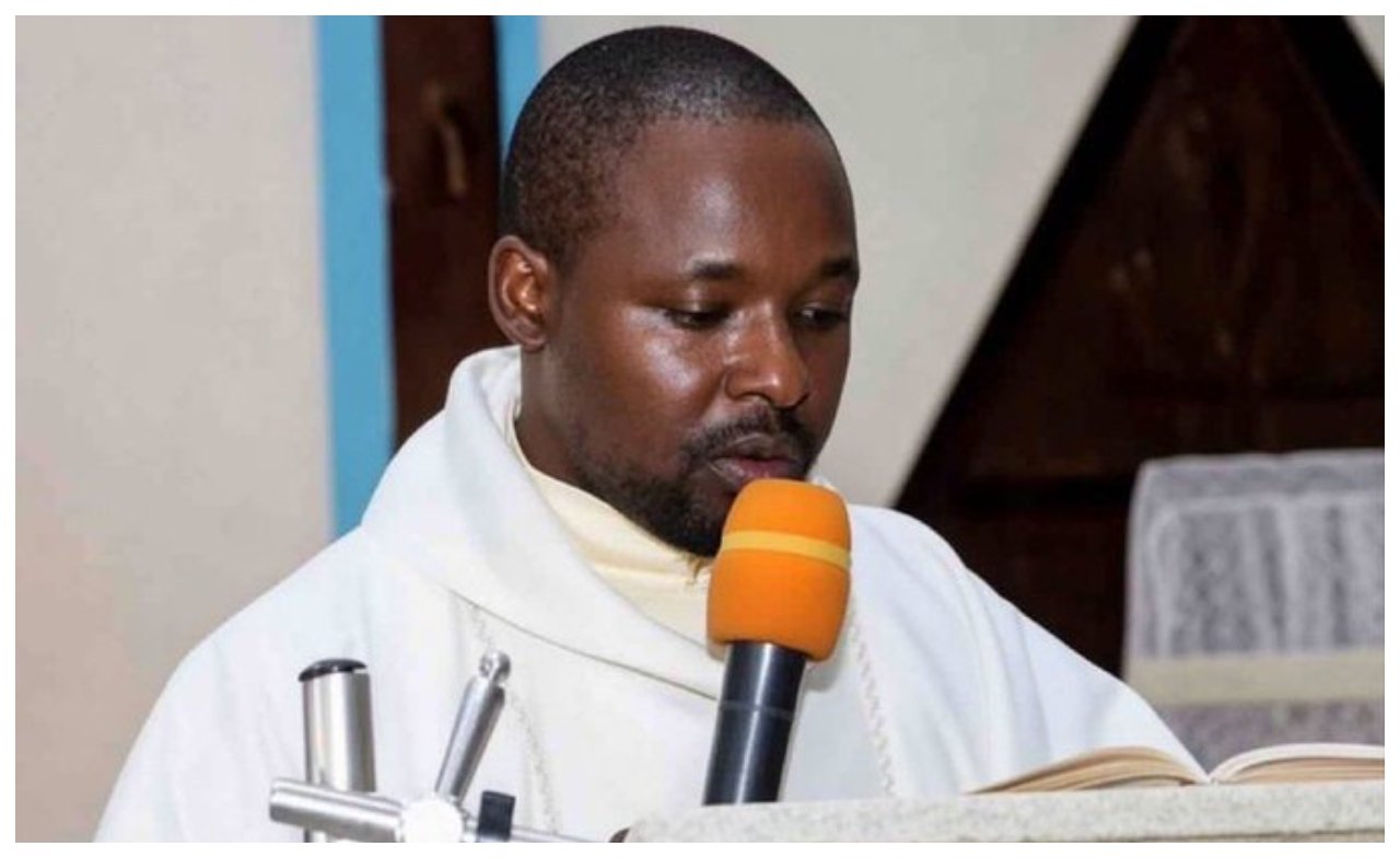 El sacerdote Samuel Opeyemi Oyetoro fue asesinado con un machete en una emboscada en una carretera de Nigeria