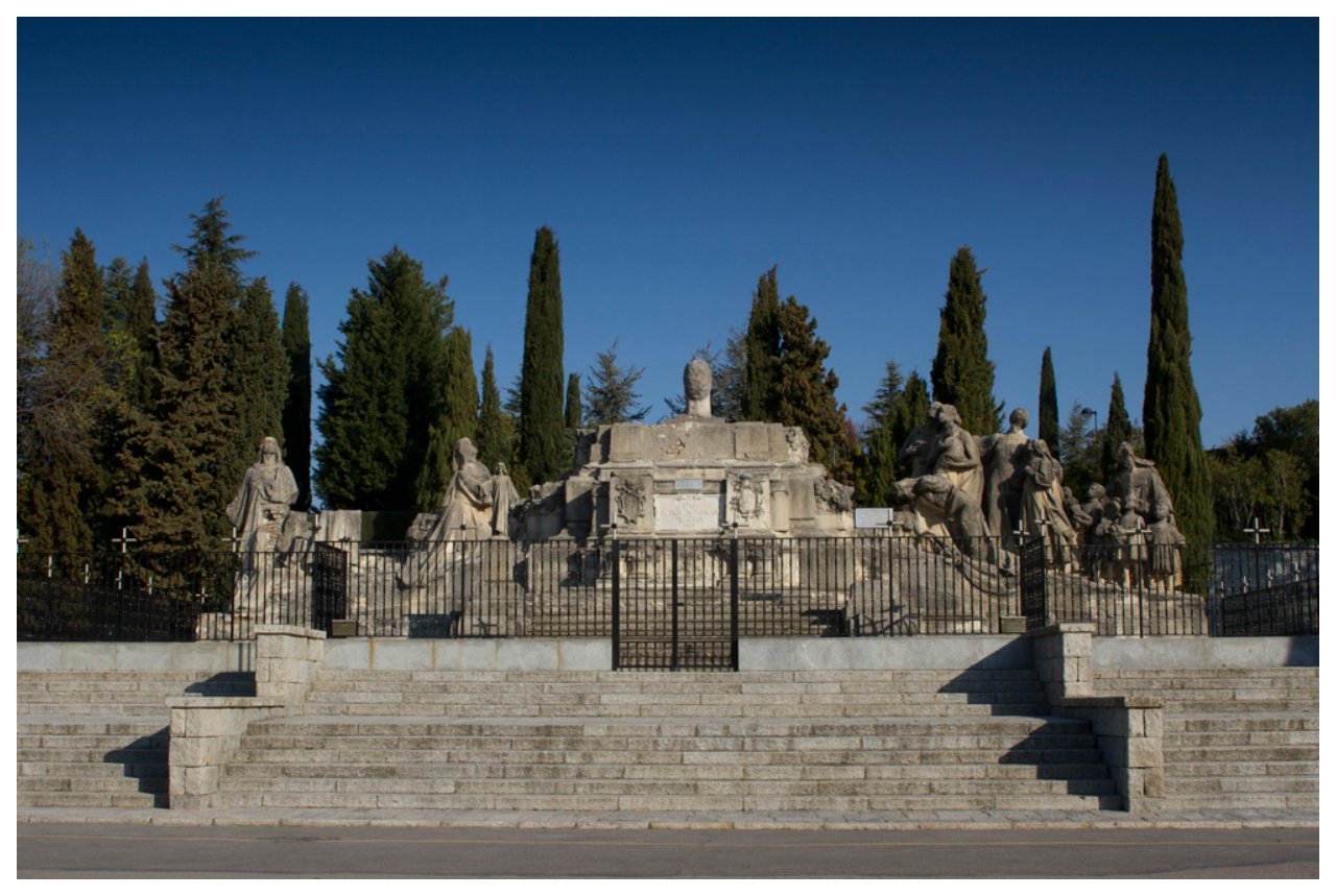 Primitivo monumento del Corazón de Jesús del Cerro de los Ángeles, después de la voladura del 7 de agosto de 1936