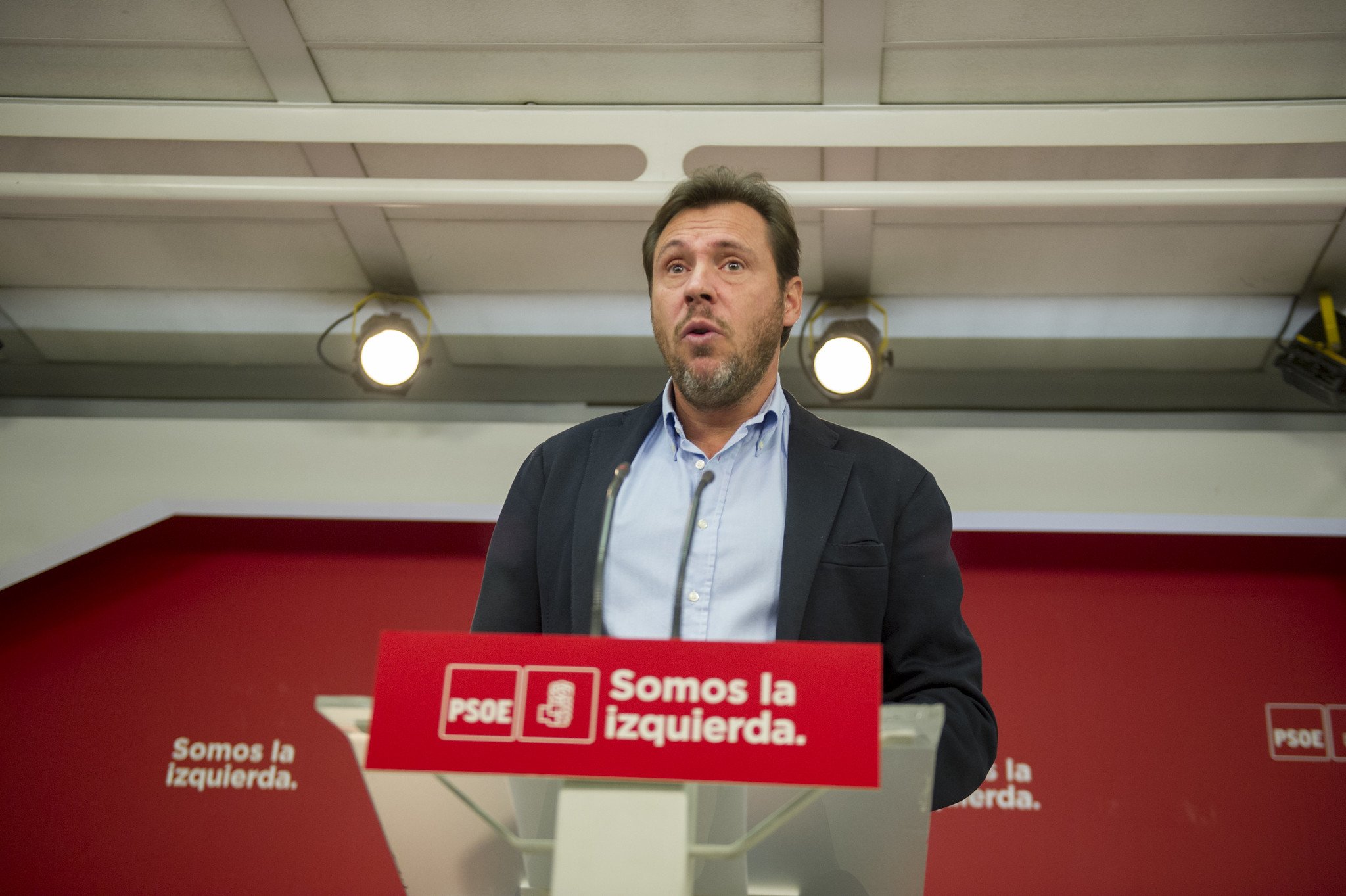 El ministro Puente logra que el tren de alta velocidad pierda viajeros
