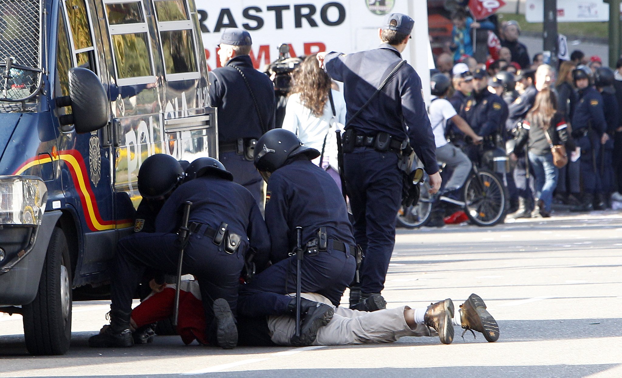 La Policía Nacional haciendo su trabajo / Foto: Pablo Moreno