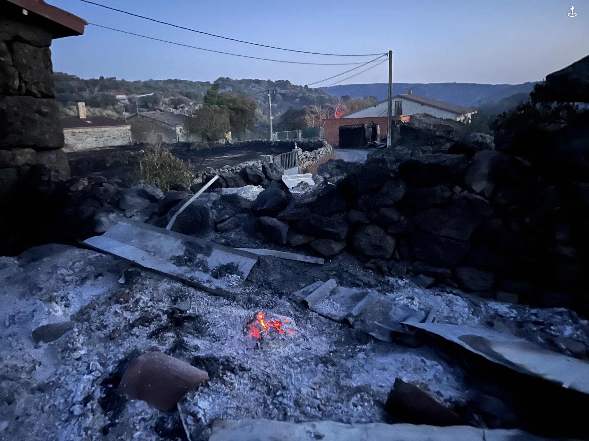 La Fundación Madrina ya está allí, en los refugios y entre las cenizas, y crea el Fondo Madrina de Recuperación Rural para reconstruir lo que el fuego no pudo llevarse del todo: la esperanza
