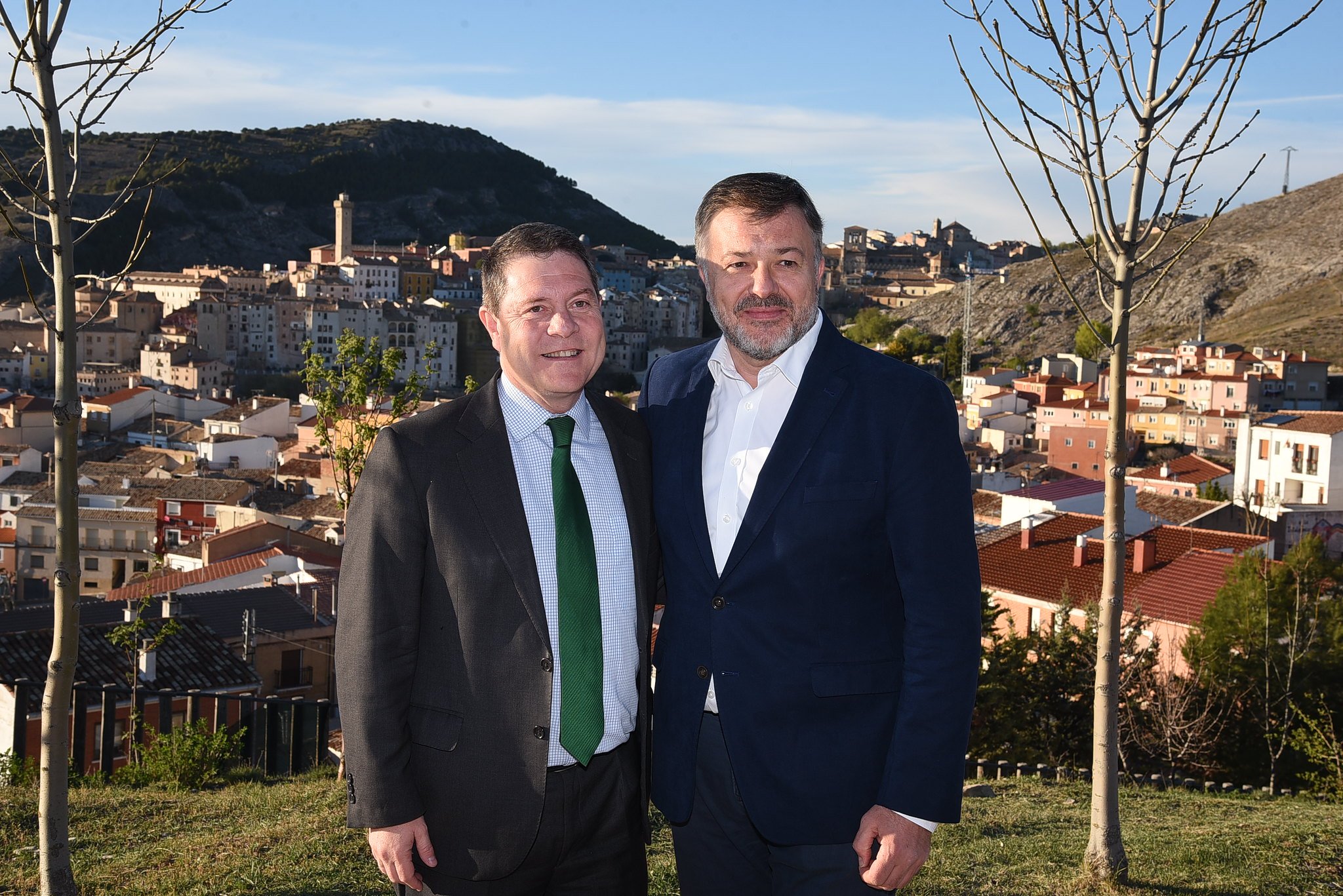 El alcalde socialista de Cuenca, Darío Dolz (a la derecha), al lado de Emiliano García-Page