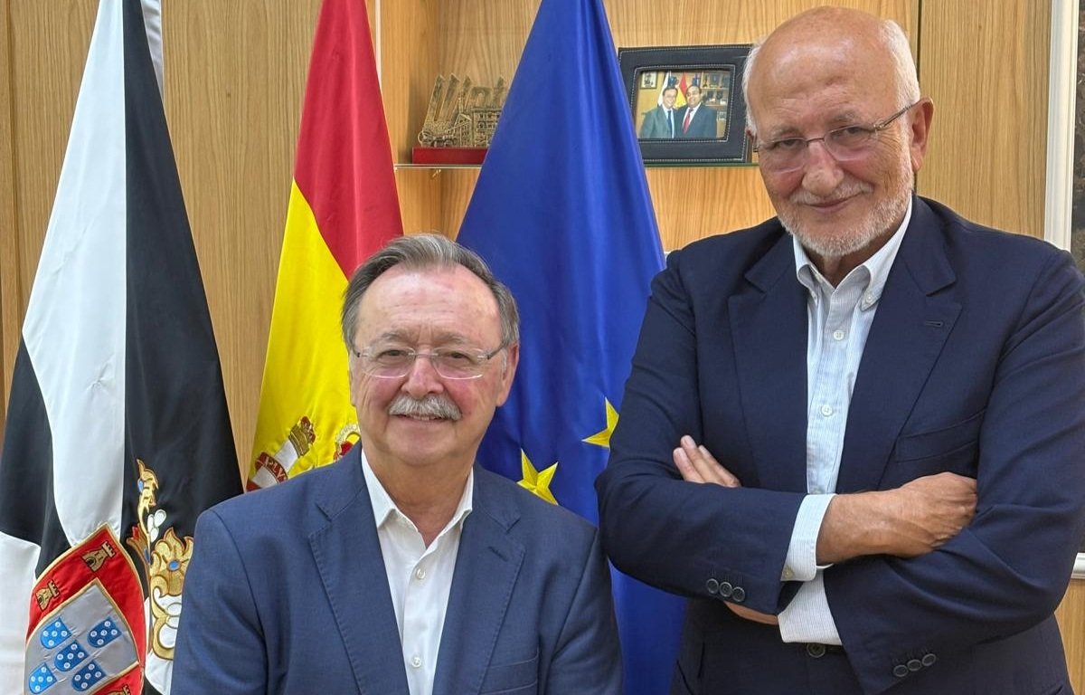 El presidente ceutí Juan Jesús Vivas recibió la visita de Juan Roig, presidente de Mercadona